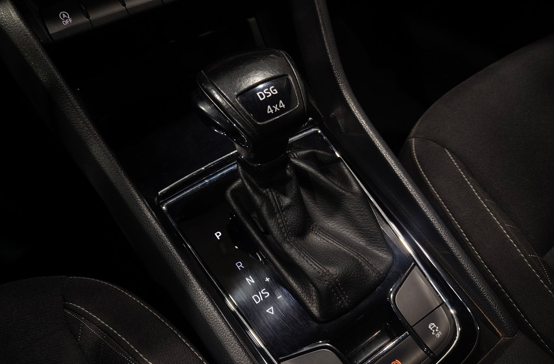 Škoda Karoq 2.0 TDI Ambition 4x4 DSG - foto 5