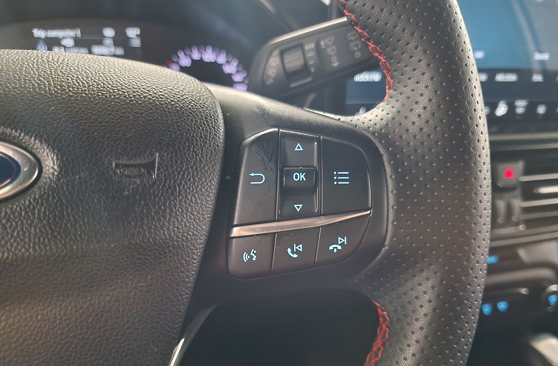Ford Focus SportBreak 1.0 EcoBoost MHEV ST-Line - foto 33