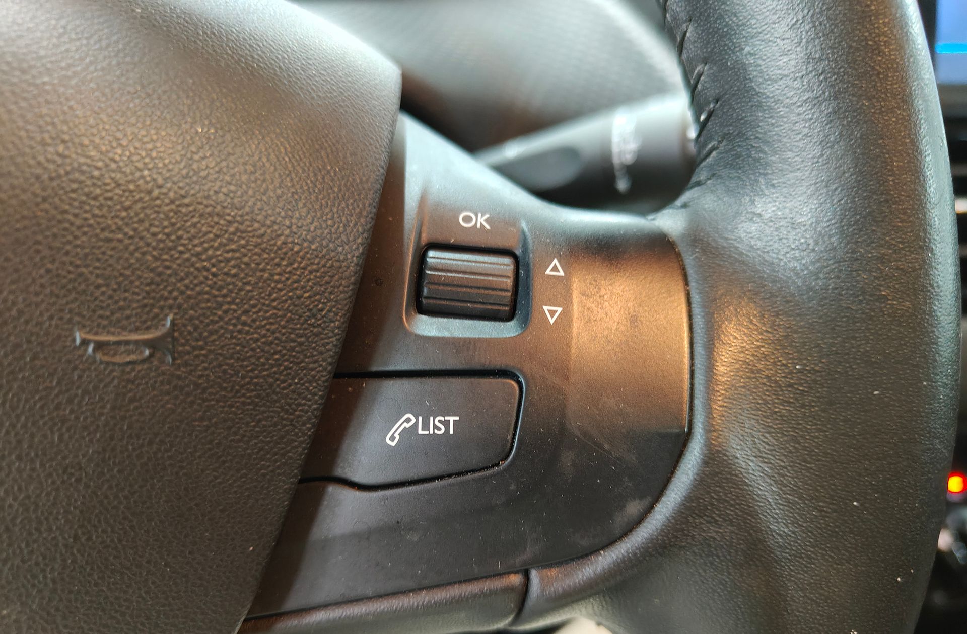 Peugeot 2008 PureTech 110 Signature - foto 28