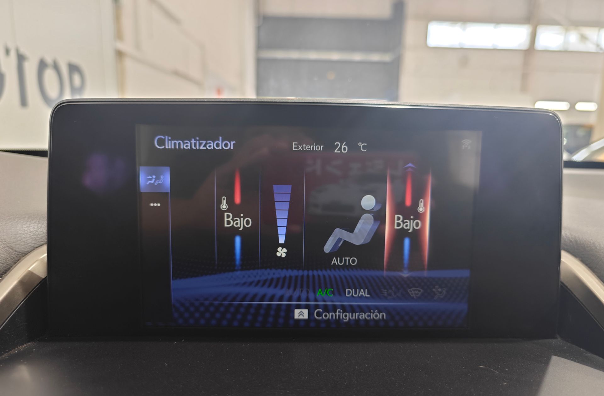 Lexus NX 300h Business 2WD - foto 31