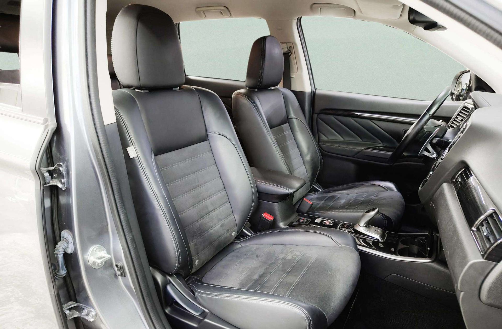 Mitsubishi Outlander 2.0 PHEV Kaiteki 4WD - foto 22
