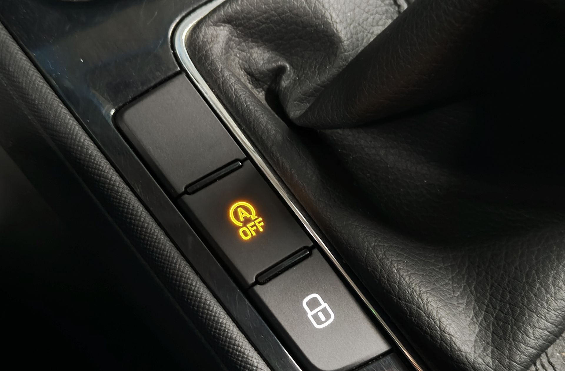 Škoda Fabia 1.0 TSI Selection - foto 29