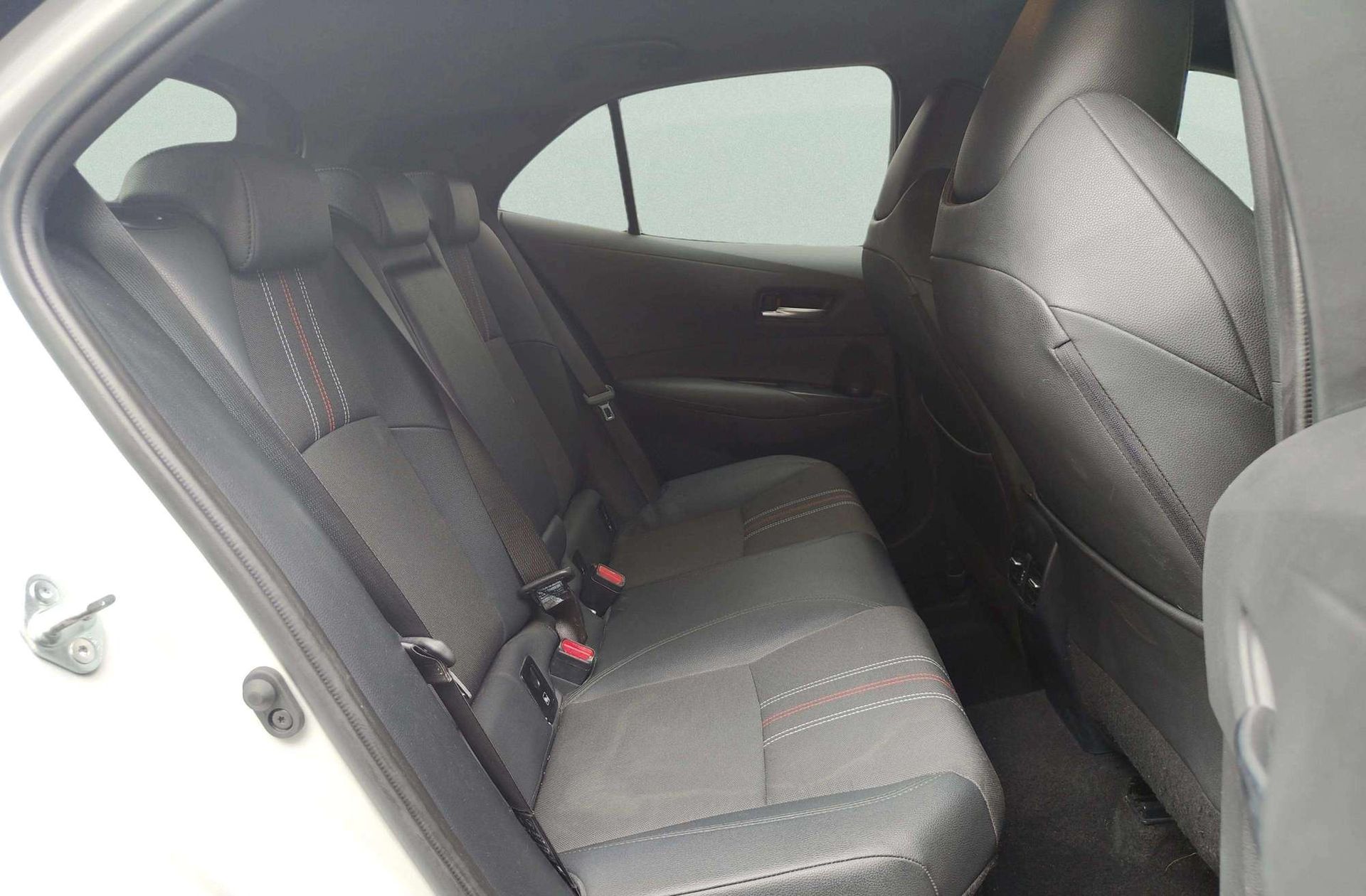 Toyota Corolla 180H GR-Sport E-CVT - foto 20