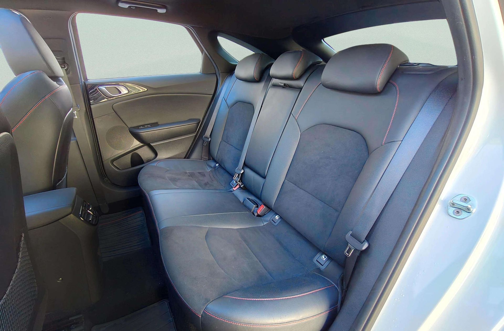 Kia ProCeed 1.6 T-GDi GT DCT - foto 17