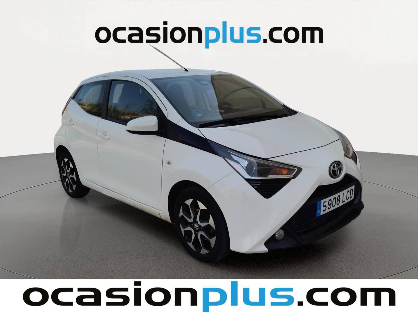 Foto delantera Toyota Aygo Toyota Aygo 1.0 70 x-play (72 CV) derecha