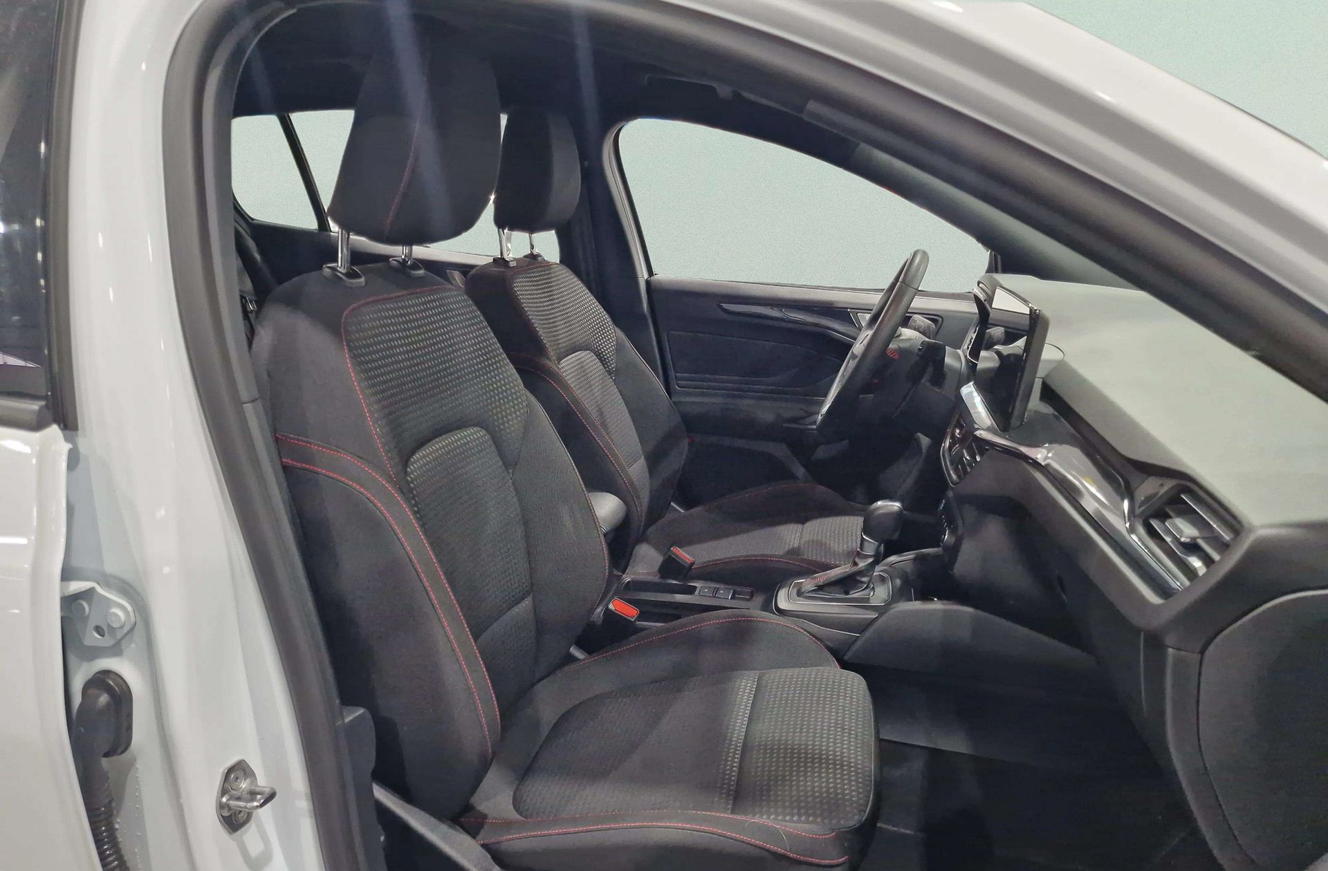 Ford Focus SportBreak 1.0 EcoBoost MHEV ST-Line - foto 25