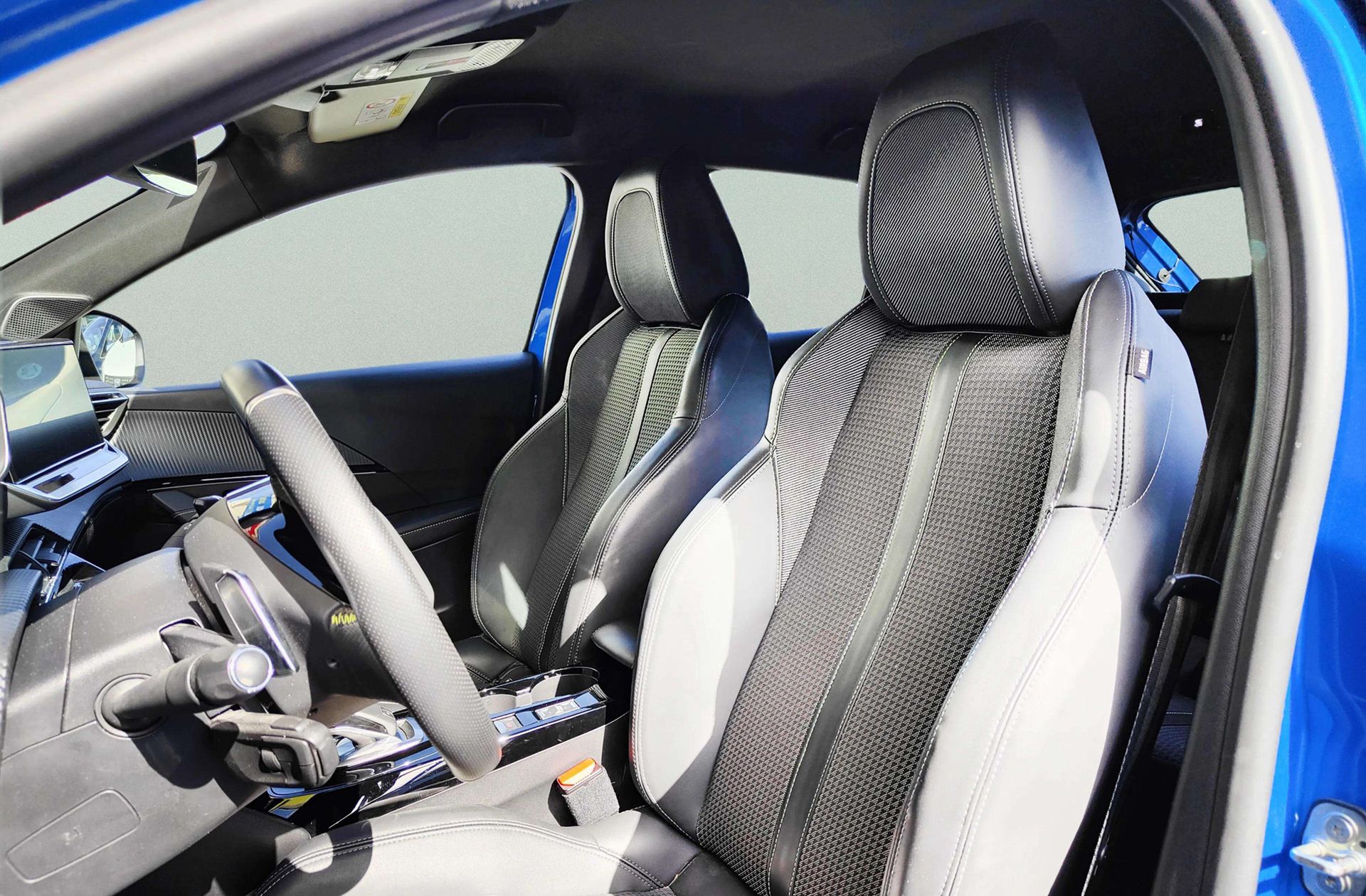 Peugeot 208 PureTech 130 GT Line EAT8 - foto 13