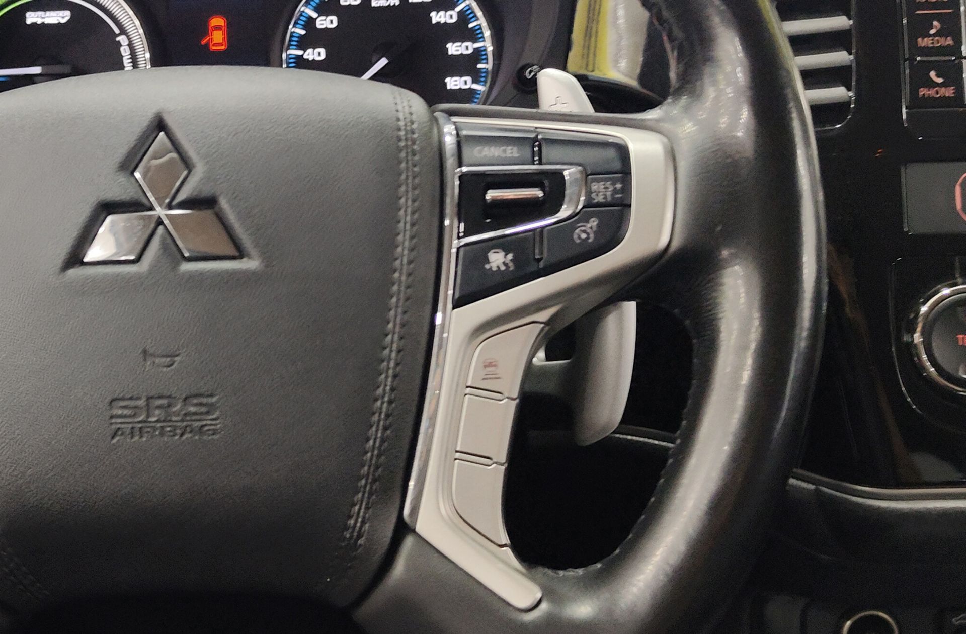 Mitsubishi Outlander 2.0 PHEV Kaiteki 4WD - foto 30