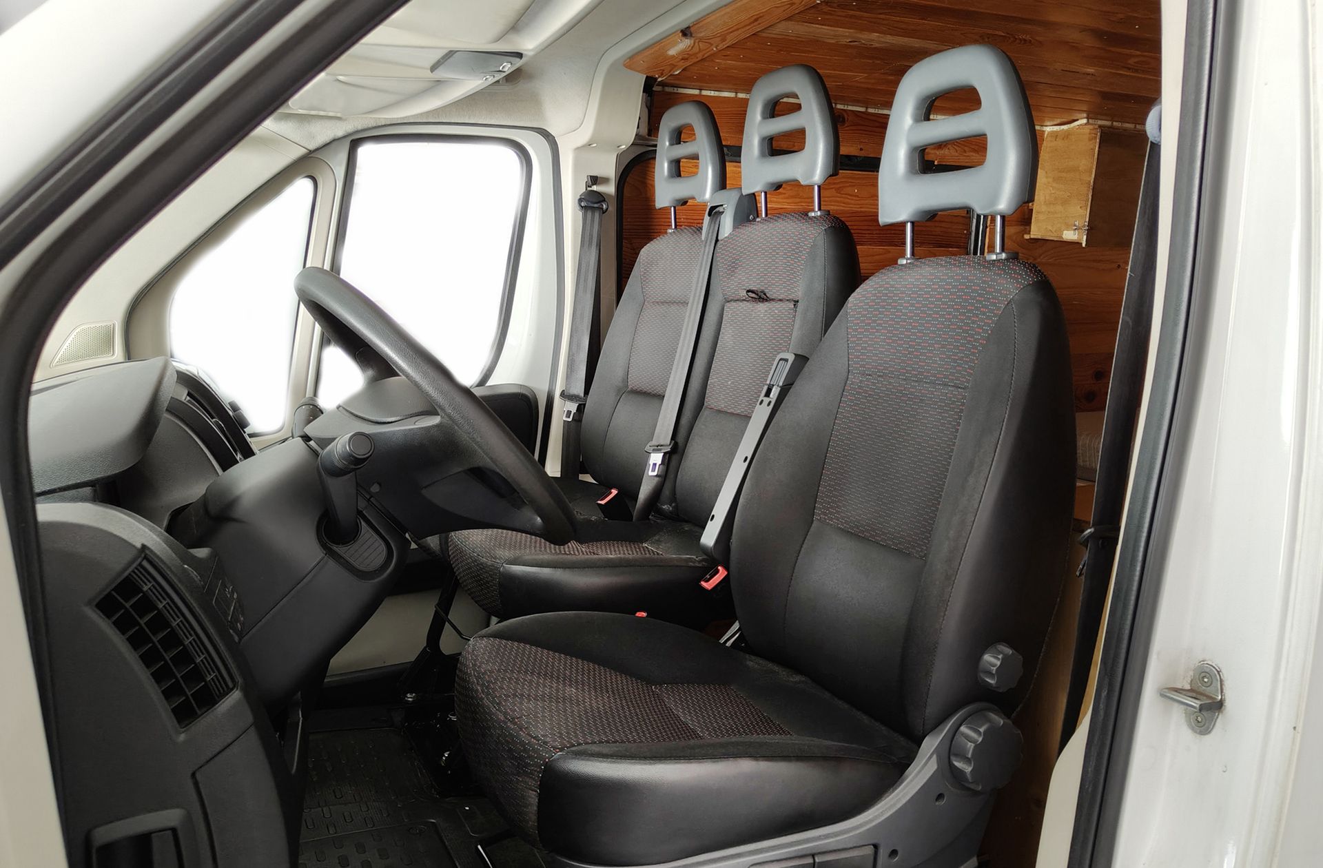 Citroën Jumper Furgon BlueHDi 110 30 L1H1 Semi-camperizada 3 plazas - foto 12