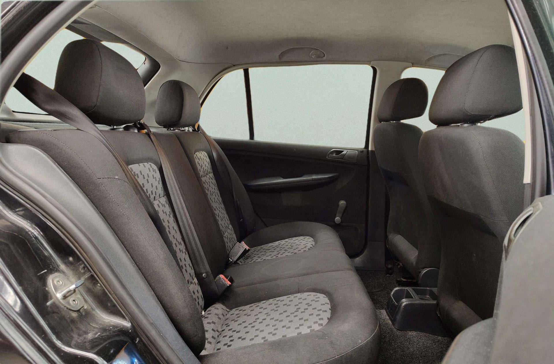Škoda Fabia 1.2 Young - foto 13