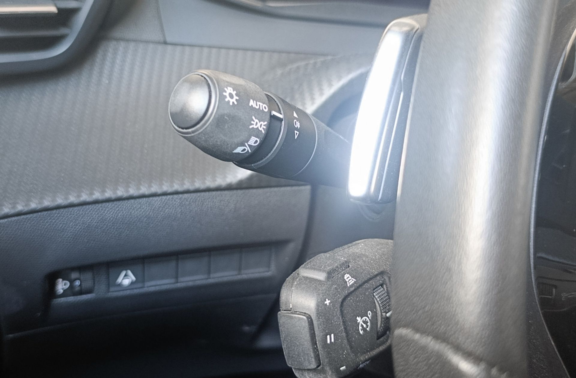 Peugeot 2008 Allure Hybrid eDCS6 - foto 24