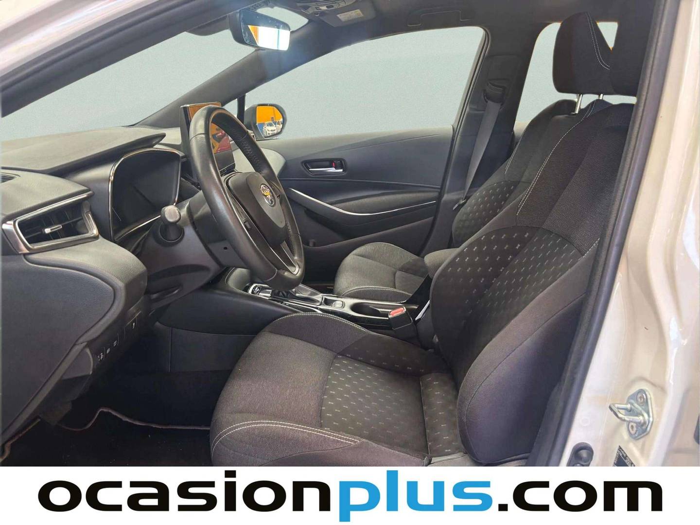 Foto asientos delanteros Toyota Corolla Toyota Corolla 140H Active Plus Touring Sport (140 CV)
