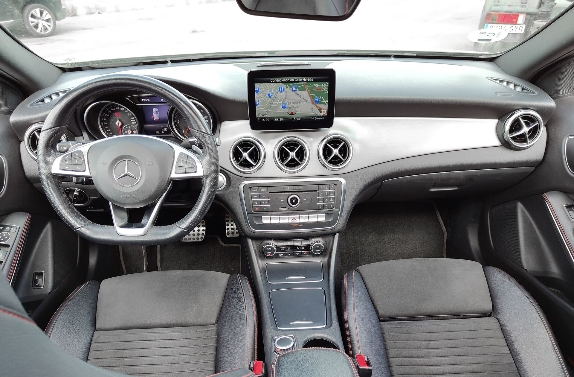 Mercedes-Benz GLA 200 d Pack AMG - foto 6