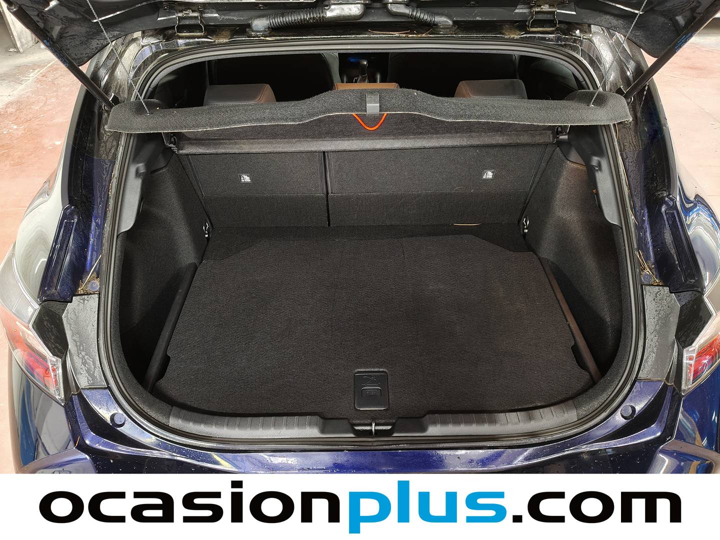 Fotos maletero Toyota Corolla Toyota Corolla 180H GR-SPORT E-CVT (184 CV)