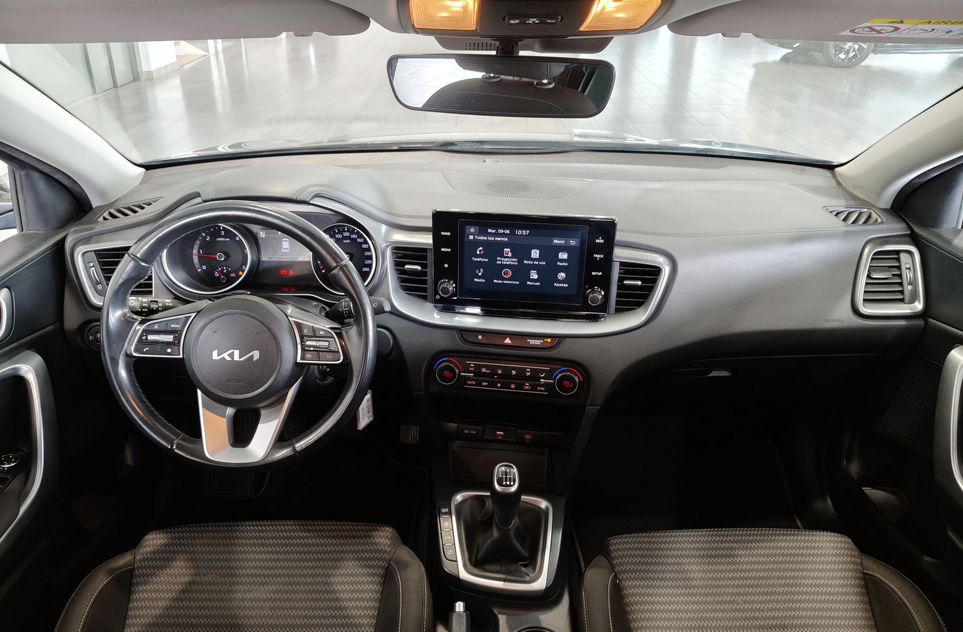 Kia Ceed 1.6 MHEV iMT Drive - foto 6