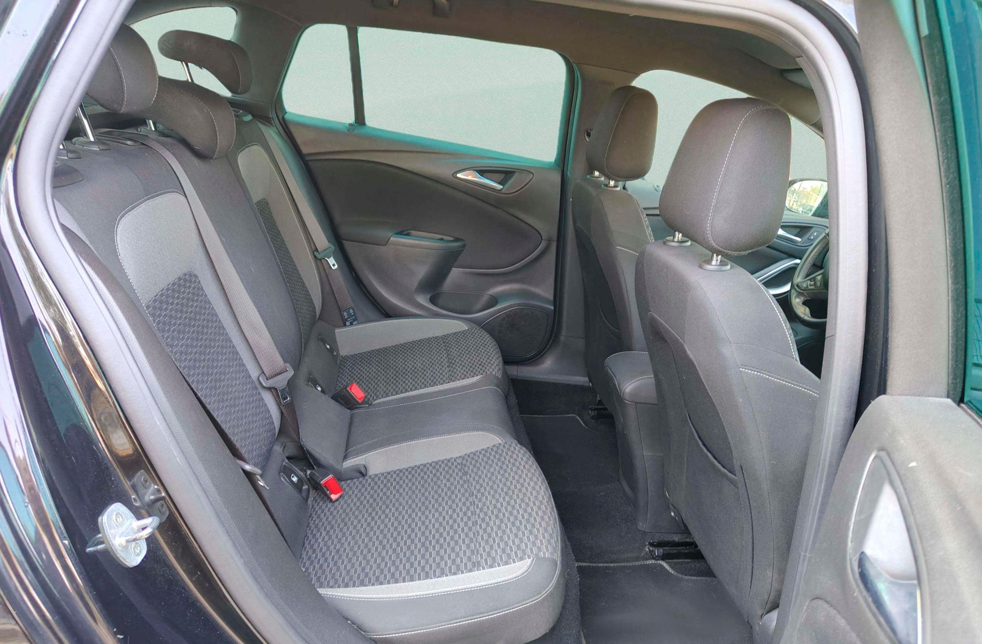 Opel Astra Sports Tourer 1.4T SHT Business Elegance CVT - foto 16