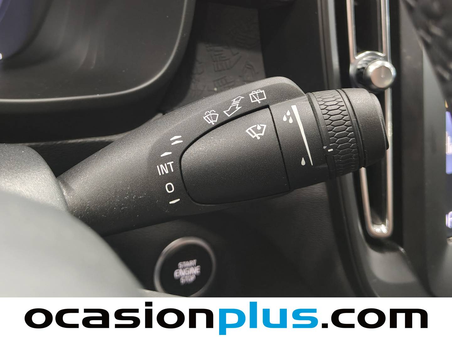 Foto Volvo XC40 Volvo XC40 T2 Momentum Core Auto (129 CV)