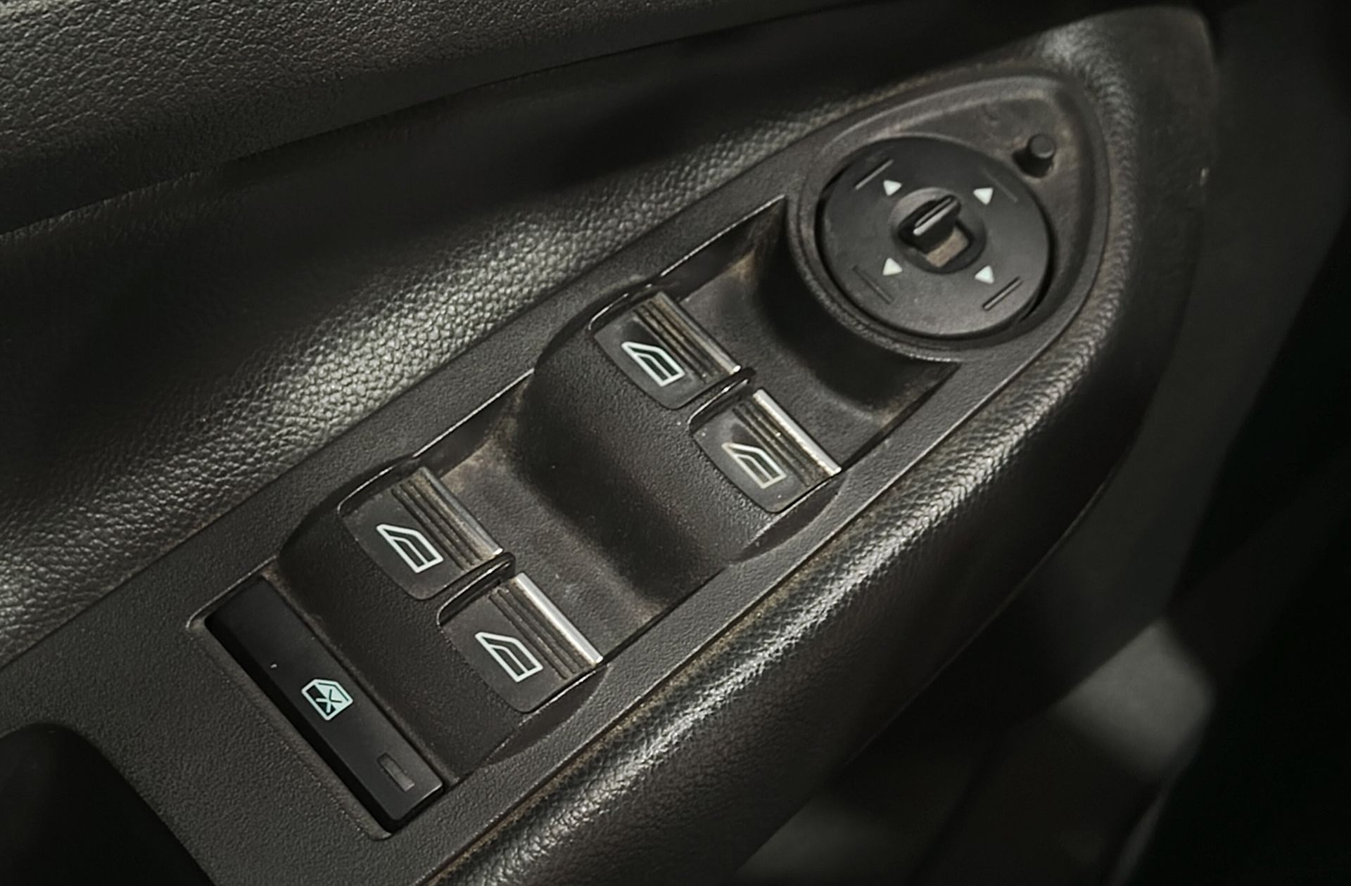 Ford Kuga 1.6 EcoBoost 4x2 Trend - foto 28