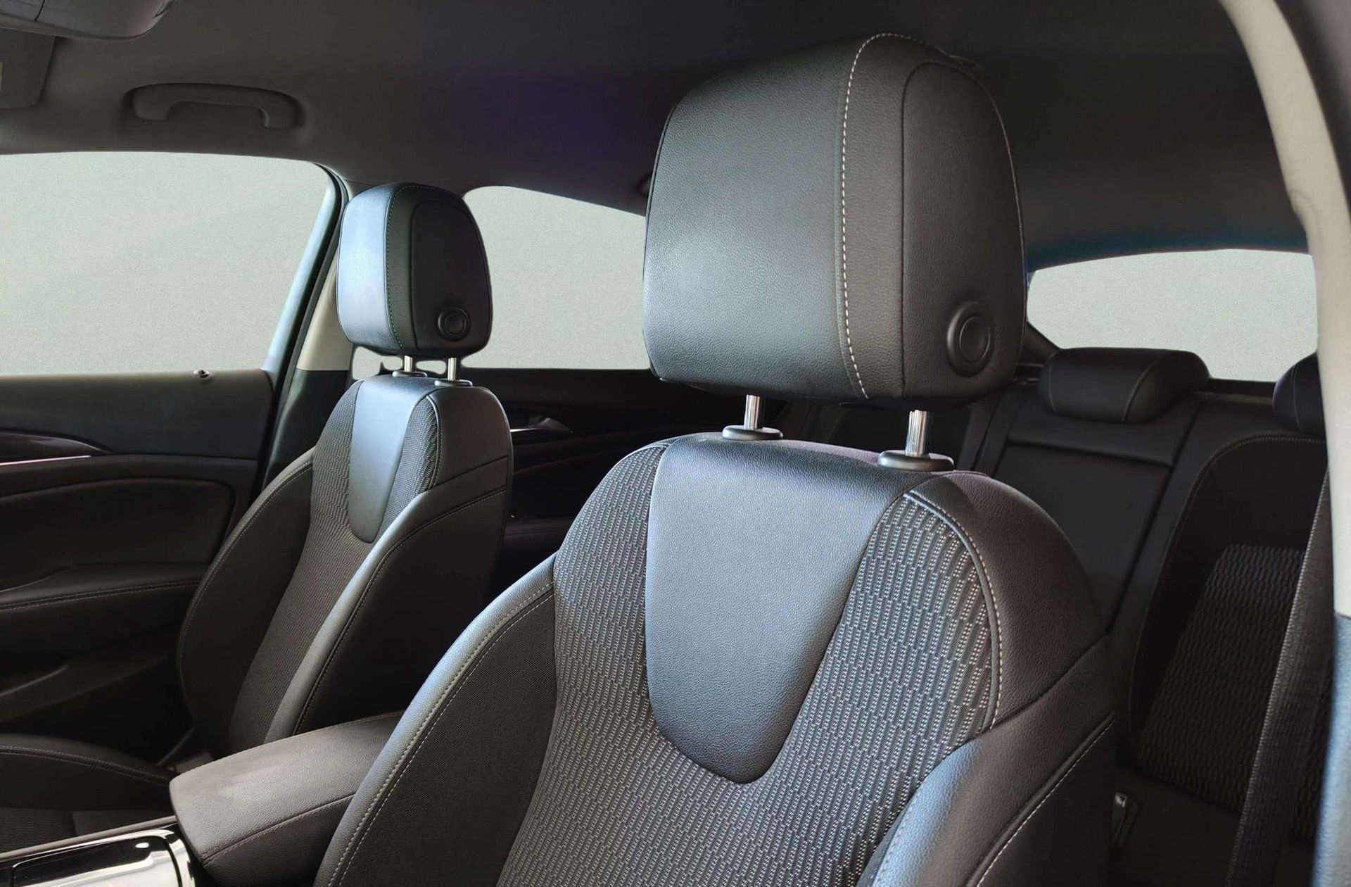 Opel Insignia 2.0T SHT GS Business Elegance AT9 - foto 15