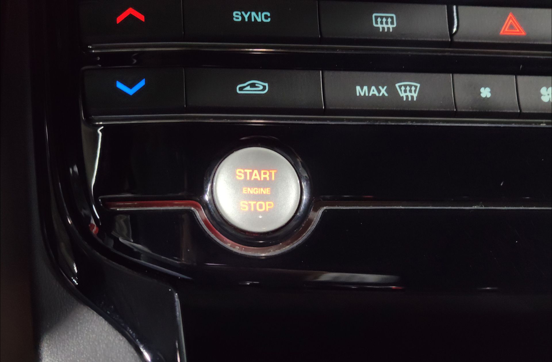 Jaguar XE 2.0 Diesel Pure RWD - foto 34