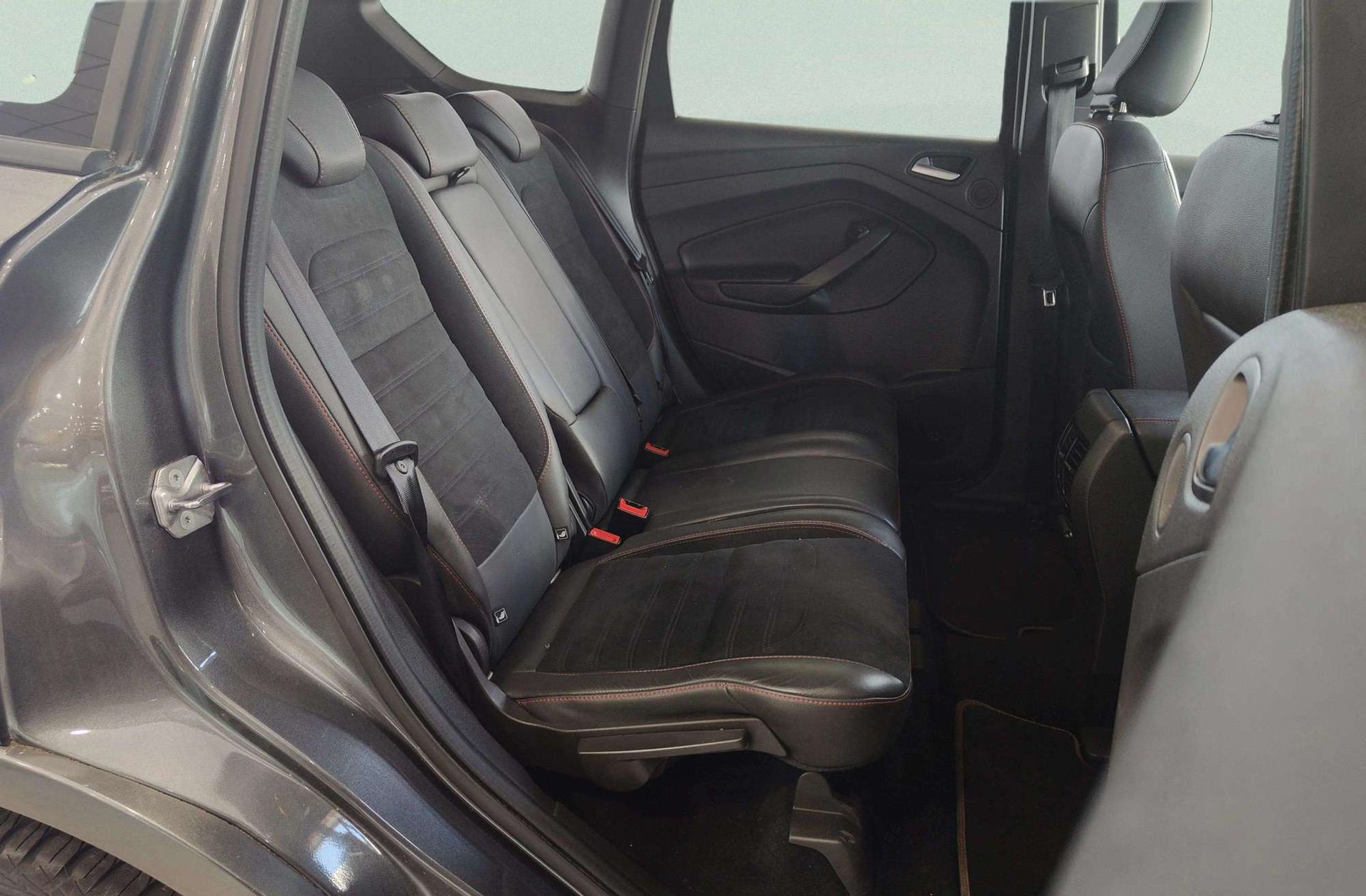 Ford Kuga 1.5 EcoBoost ST-Line Limited Edition 4x2 - foto 23