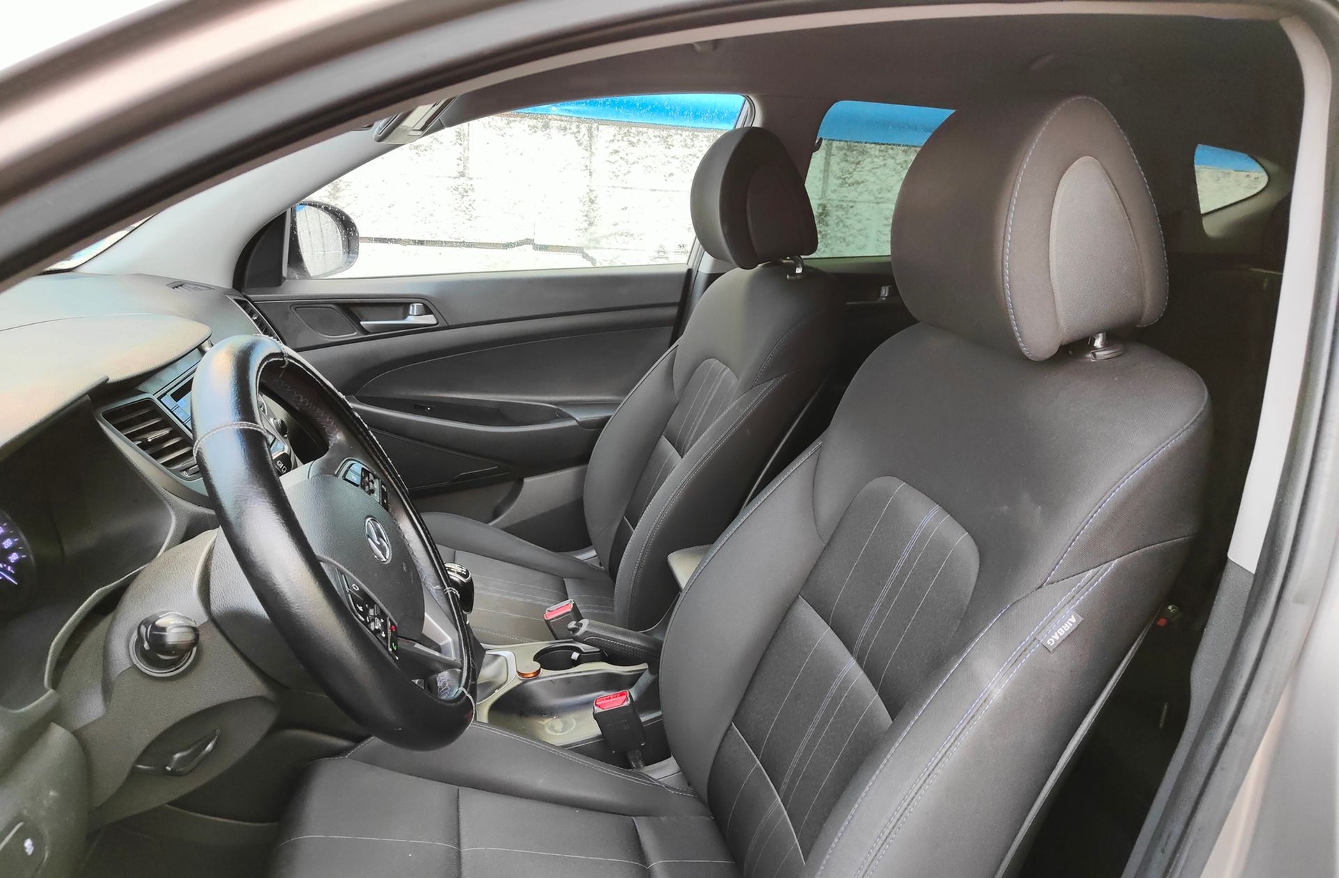 Hyundai Tucson 1.6 GDI BlueDrive Essence 4x2 - foto 8