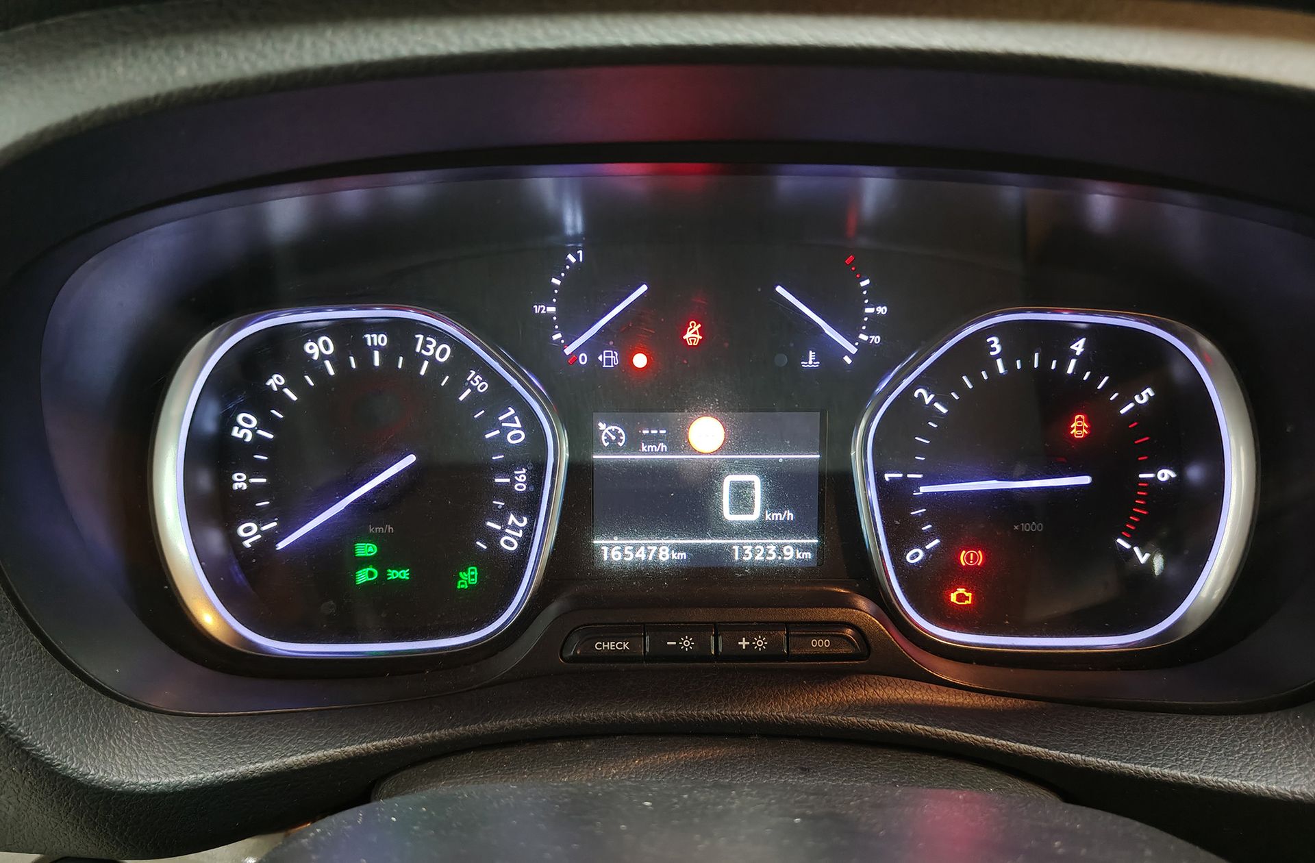 Citroën SpaceTourer BlueHDi 150 Feel Talla M 8 plazas - foto 25