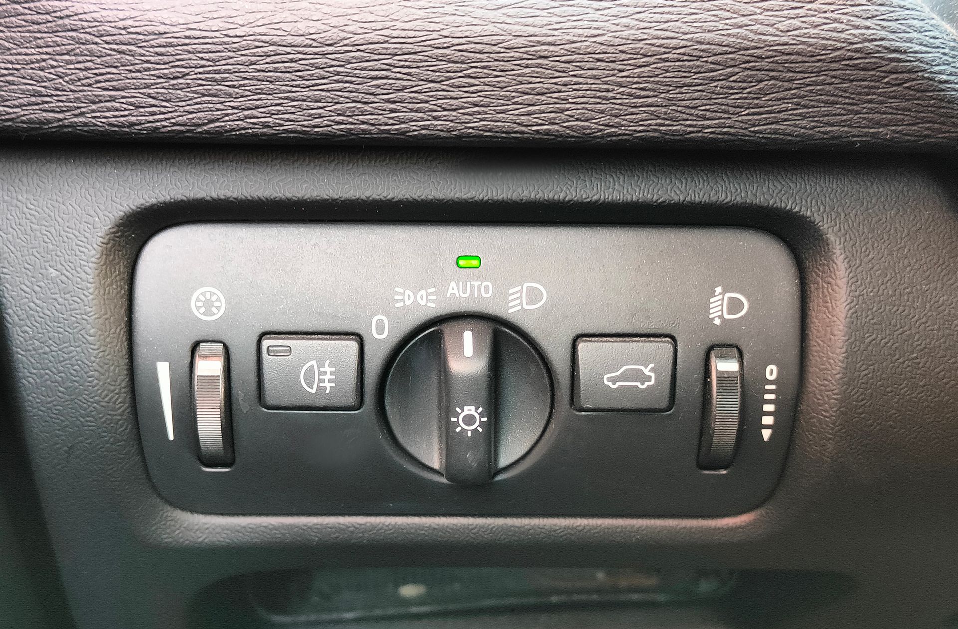 Volvo V40 T2 Kinetic - foto 19