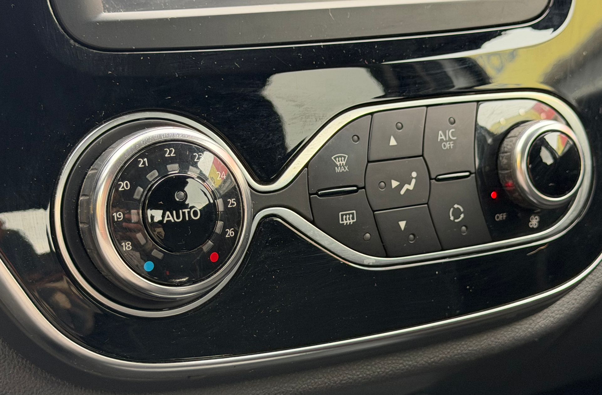 Renault Captur Limited Energy TCe - foto 31