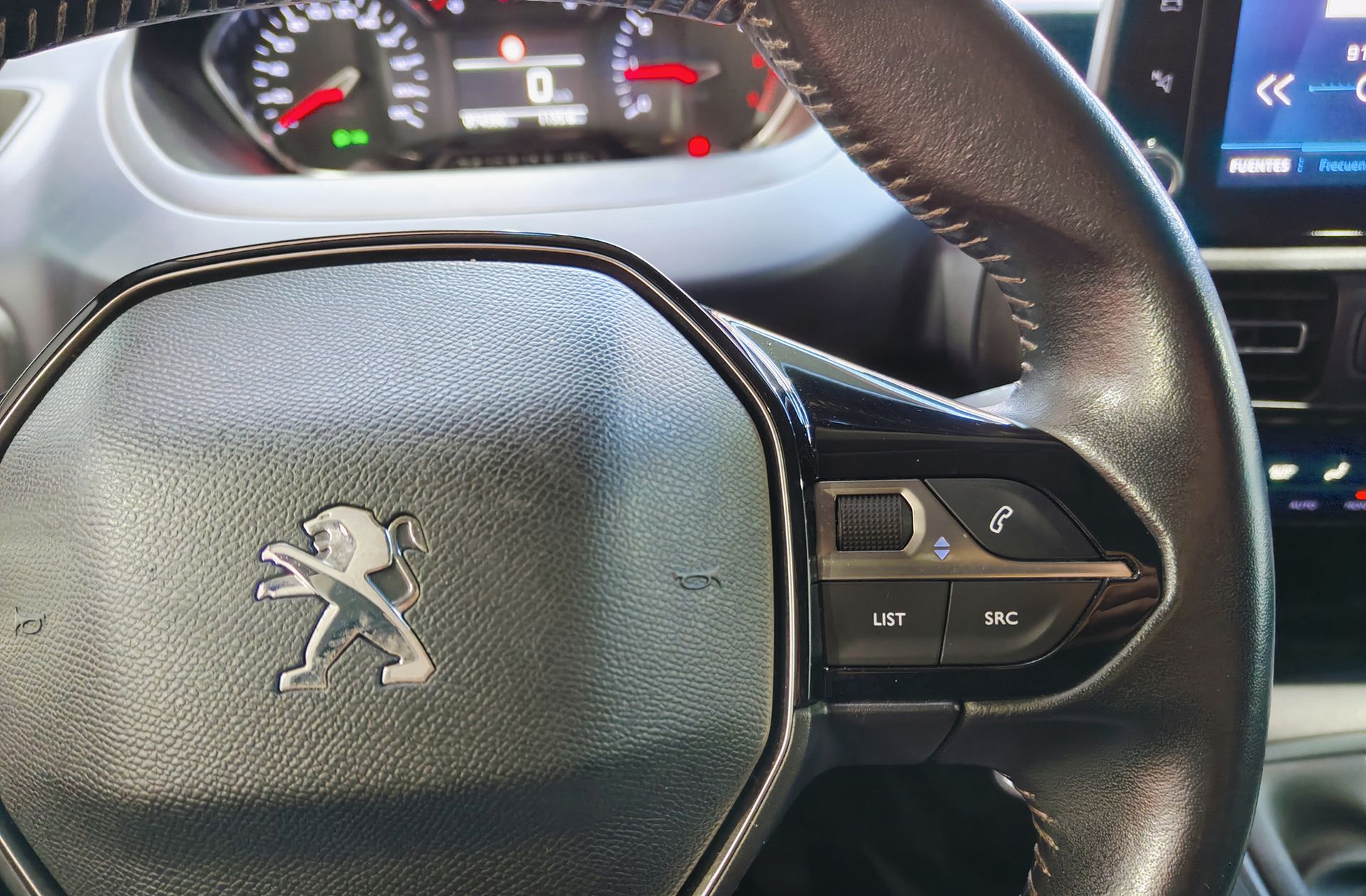 Peugeot Rifter BlueHDi 130 Allure Standard 7 plazas - foto 28