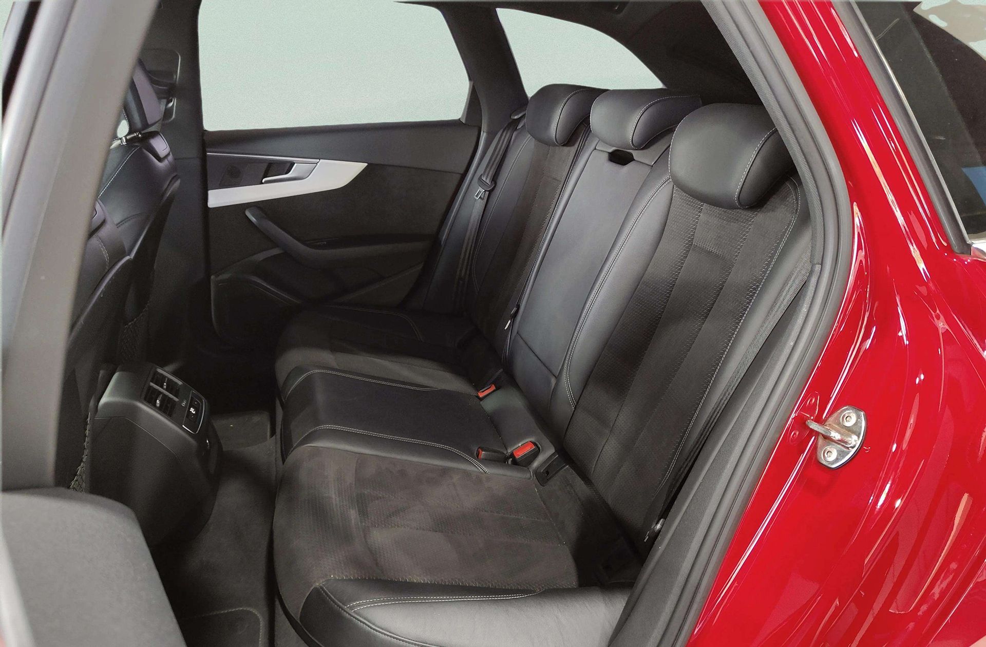 Audi A4 Avant S line 35 TDI S tronic - foto 15