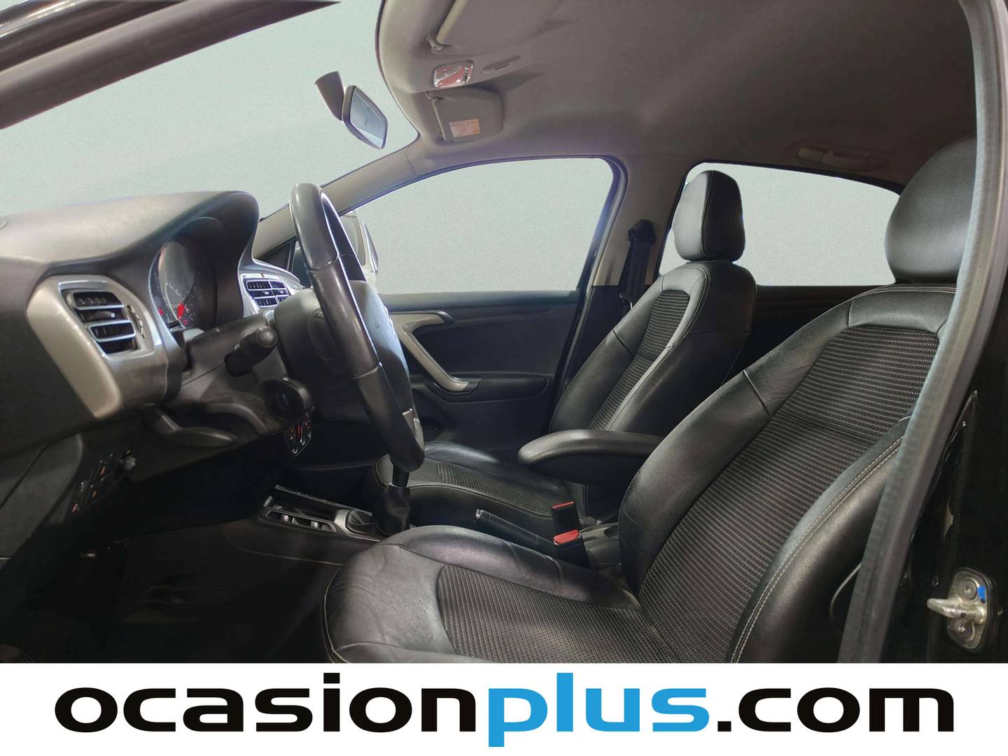 Foto asientos delanteros Citroën C-Elysée Citroën C-Elysee PureTech 82 Shine (82 CV)