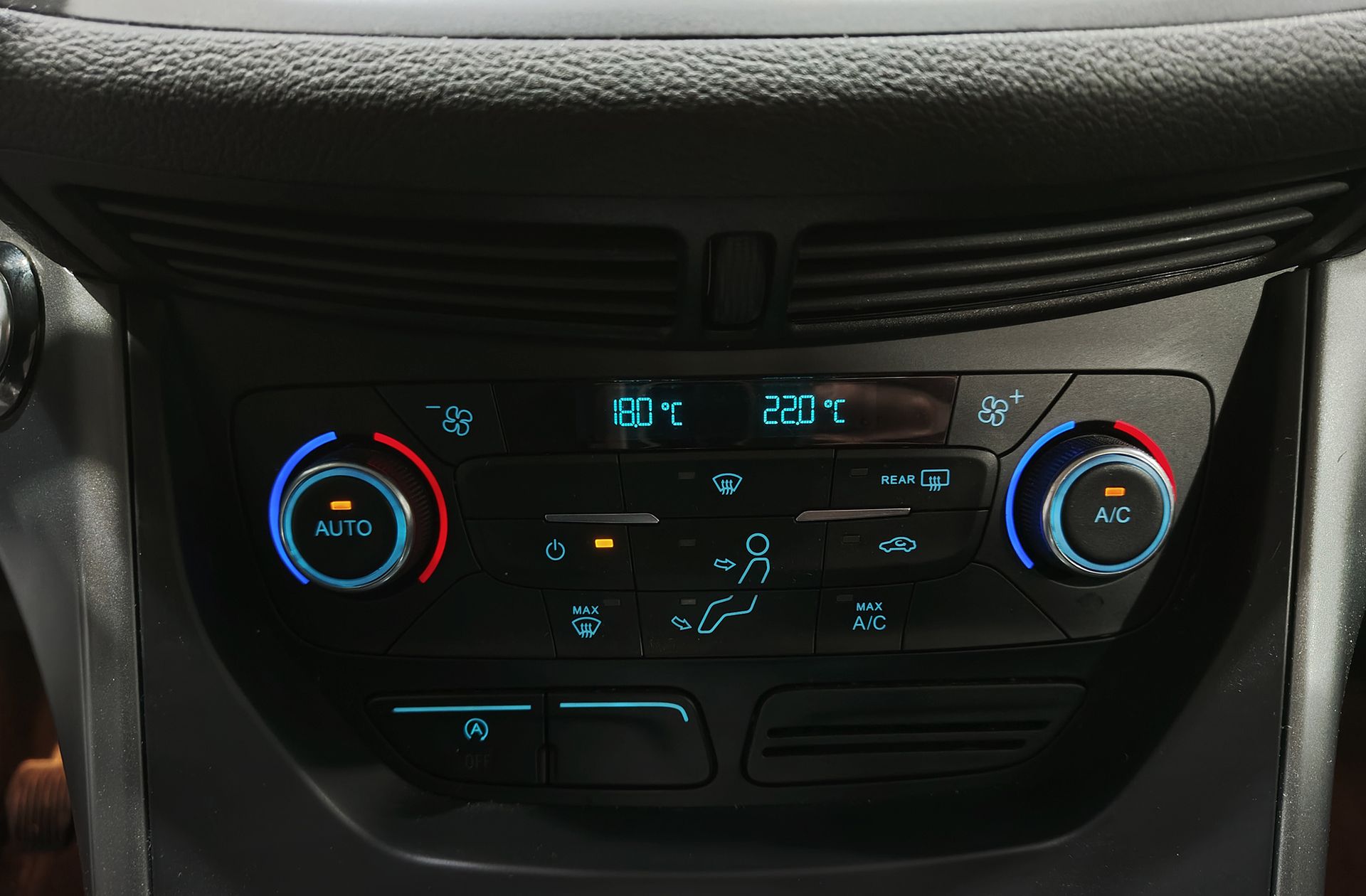 Ford Kuga 1.5 EcoBoost Trend+ 4x2 - foto 26
