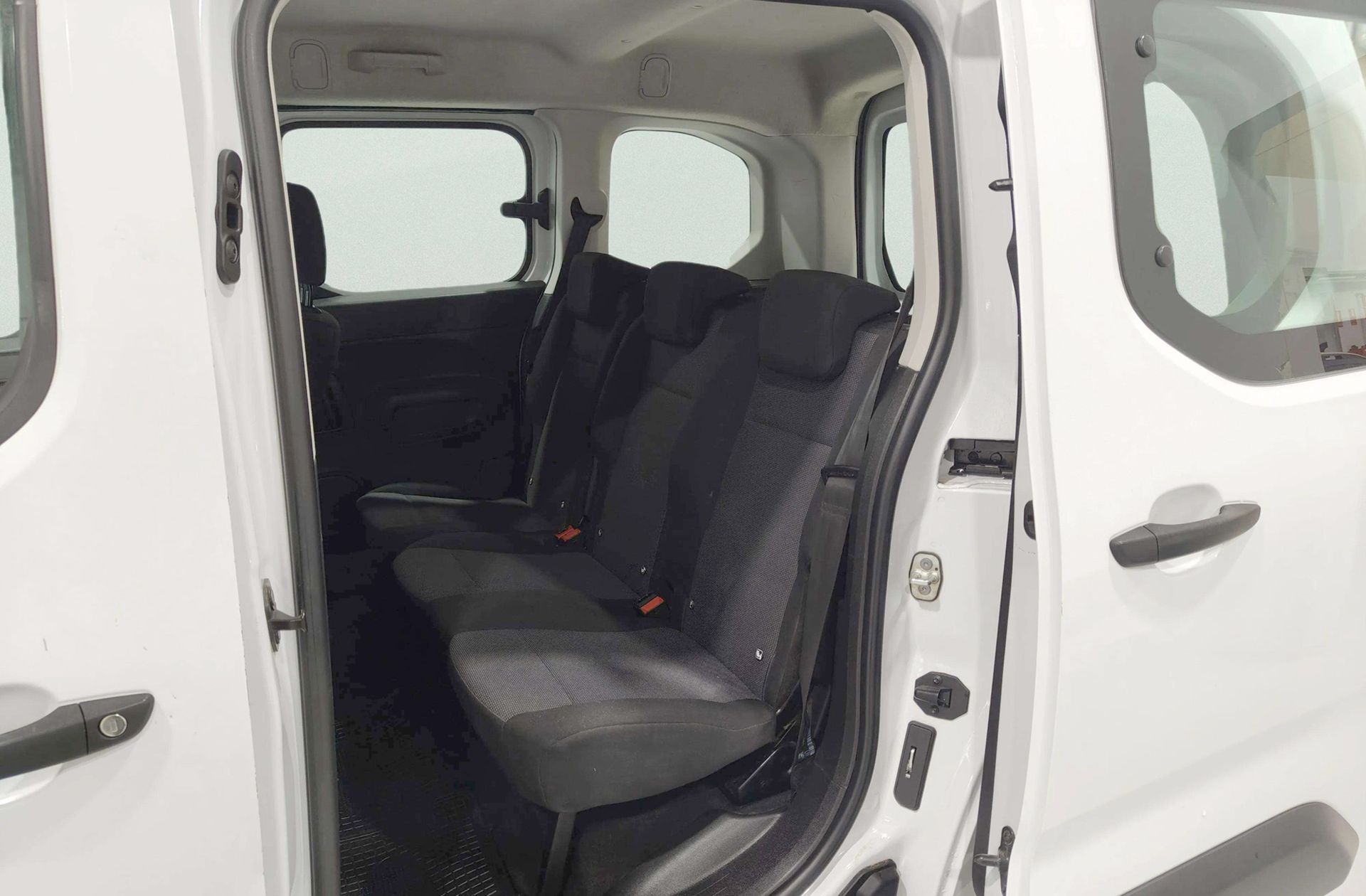 Opel Combo 1.5 TD Business Edition Plus L1 - foto 9