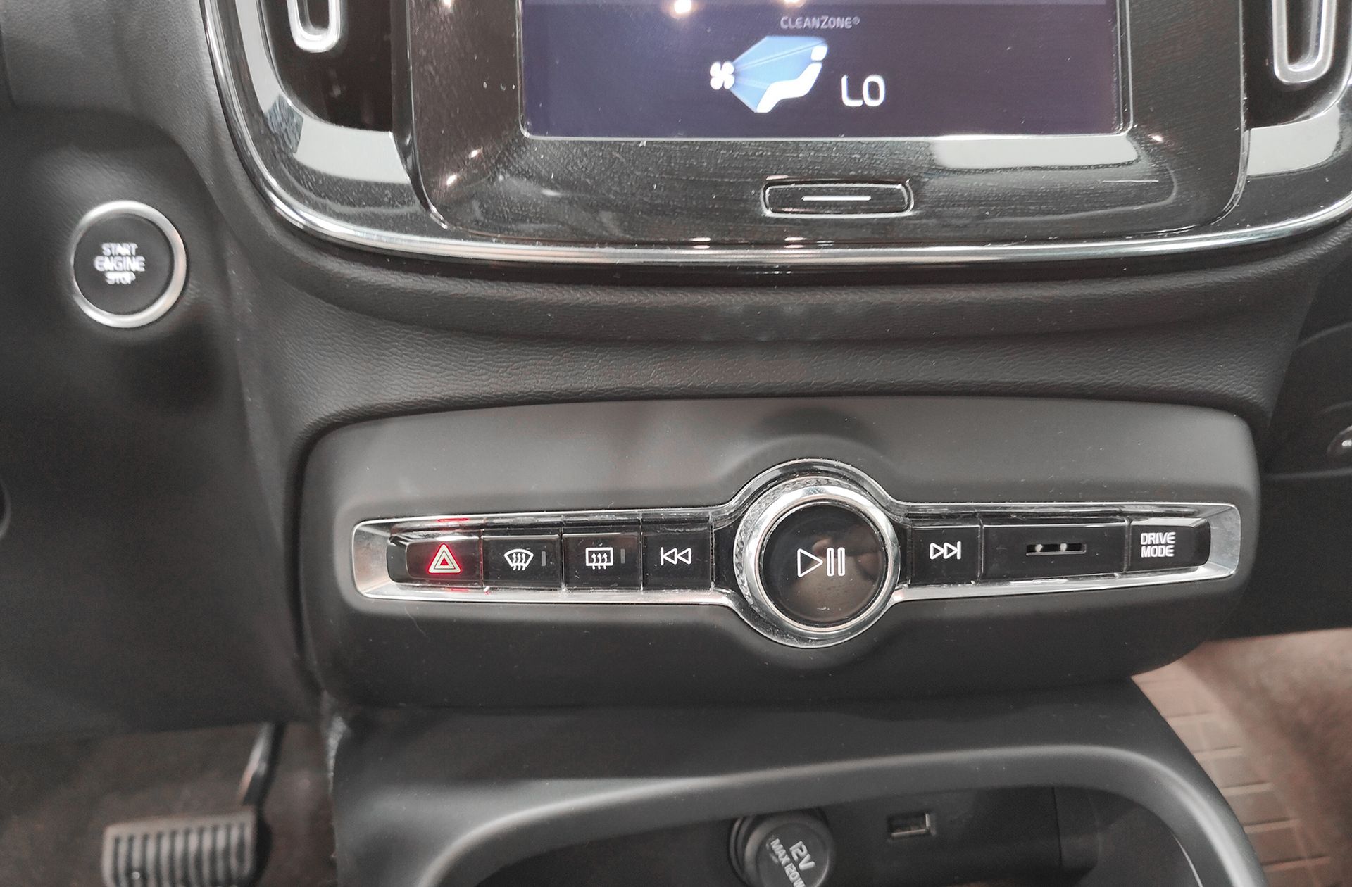 Volvo XC40 T4 Momentum - foto 33