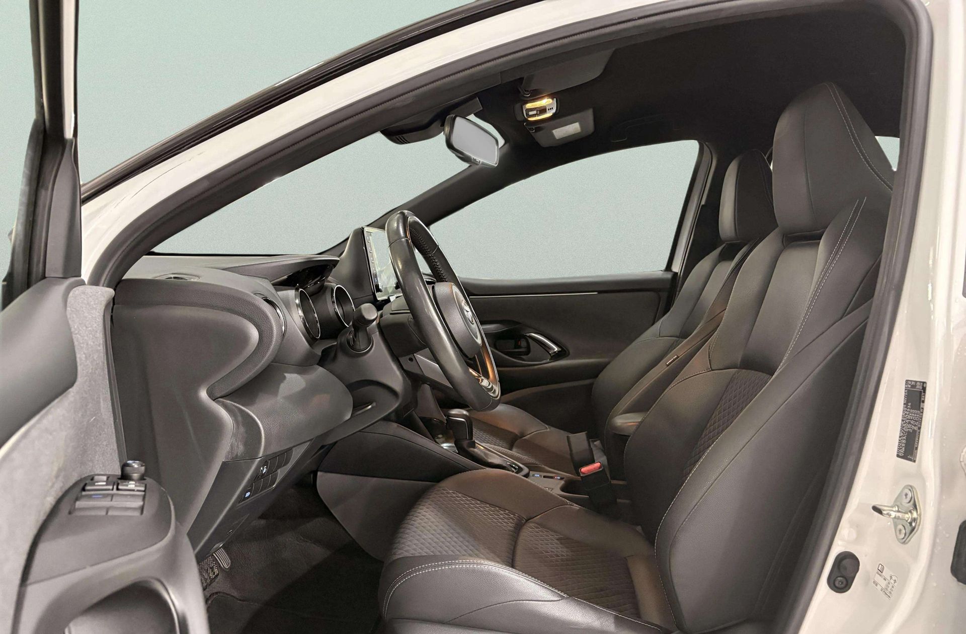 Toyota Yaris 120H Style - foto 10