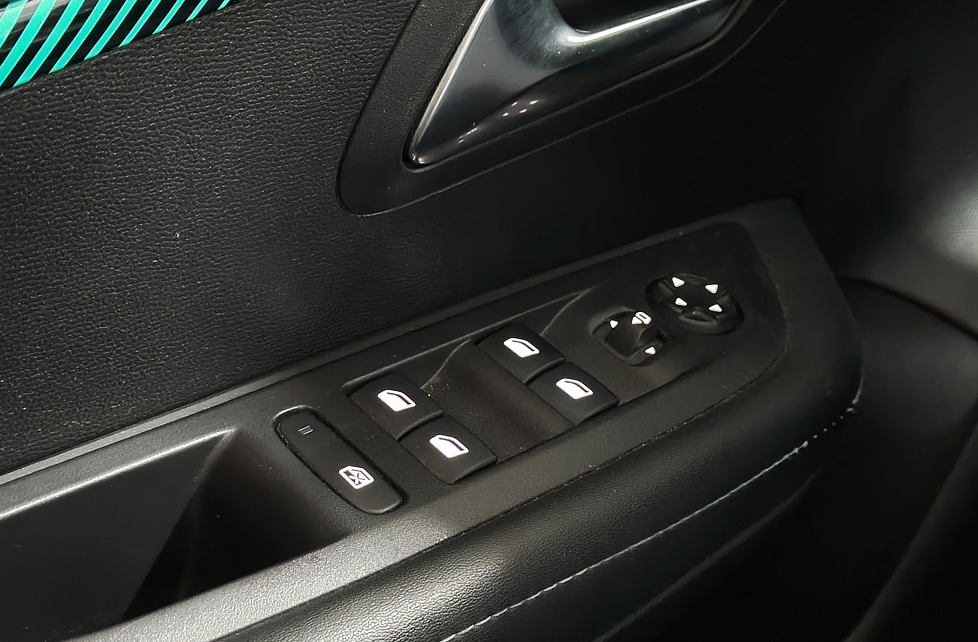Peugeot 208 BlueHDi 100 Allure Pack - foto 36