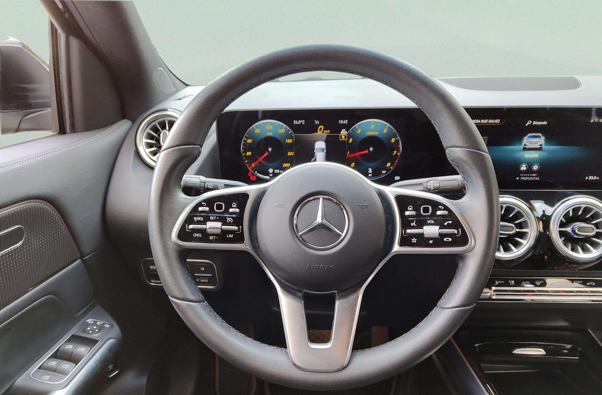 Mercedes-Benz GLA 180 - foto 27