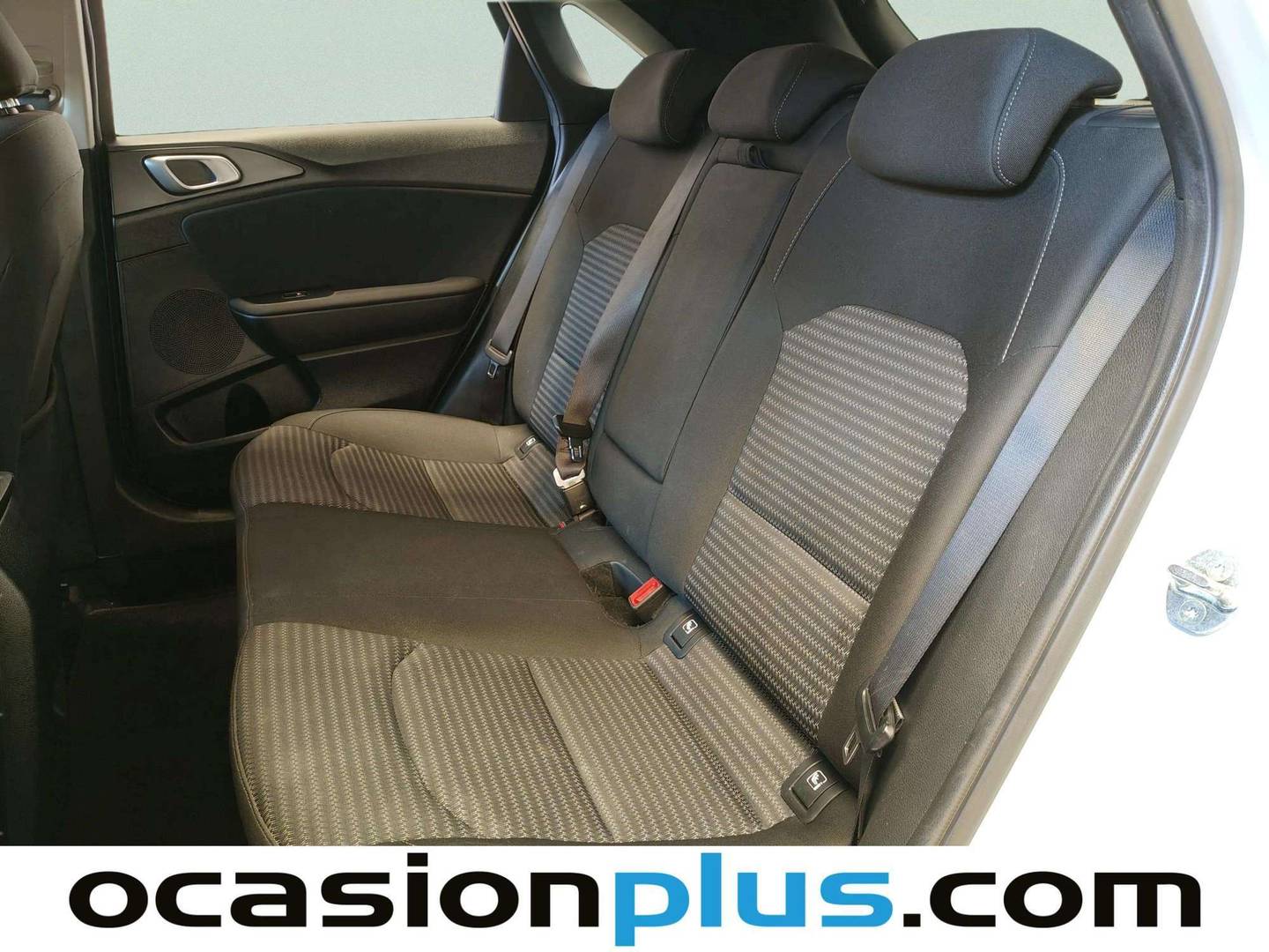 Foto asientos traseros KIA Ceed KIA Ceed 1.6 MHEV iMT Drive (136 CV)