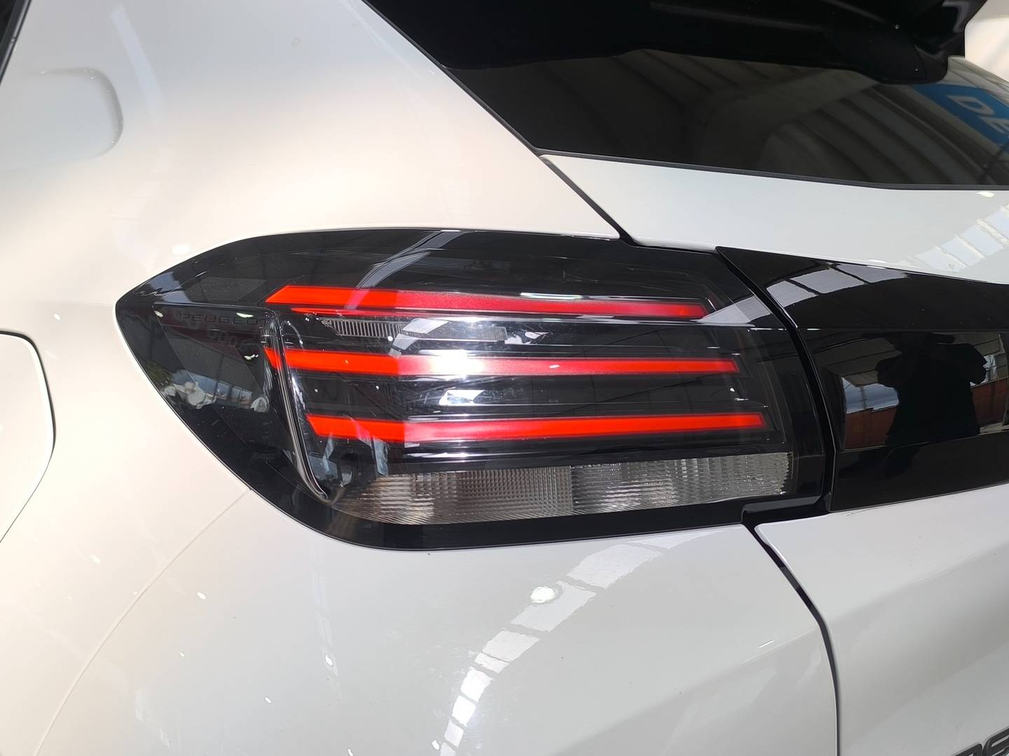 Foto Peugeot 208 Peugeot 208 Allure Hybrid eDCS6 (100 CV)