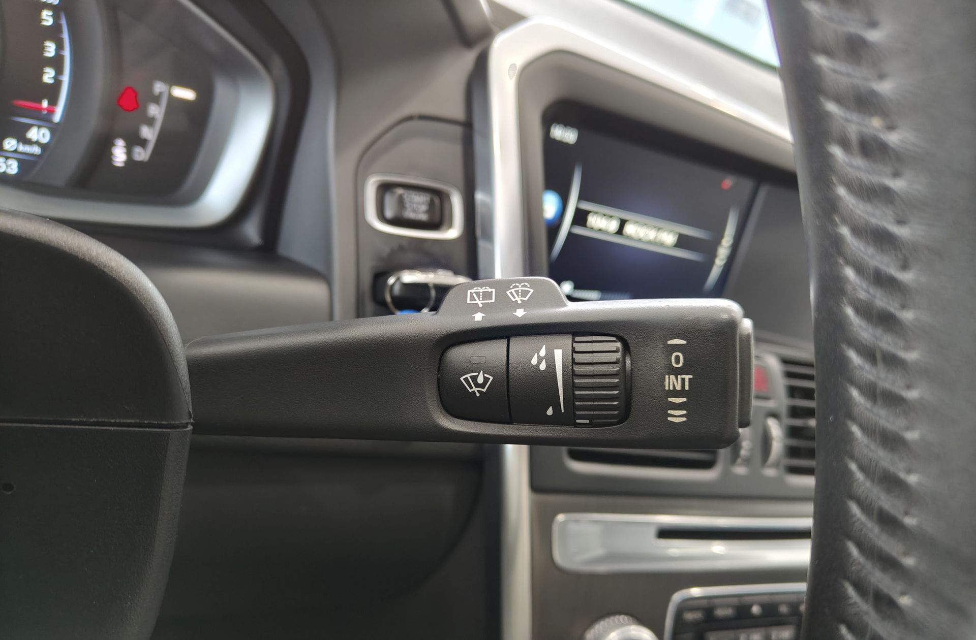 Volvo XC60 D4 Momentum - foto 30