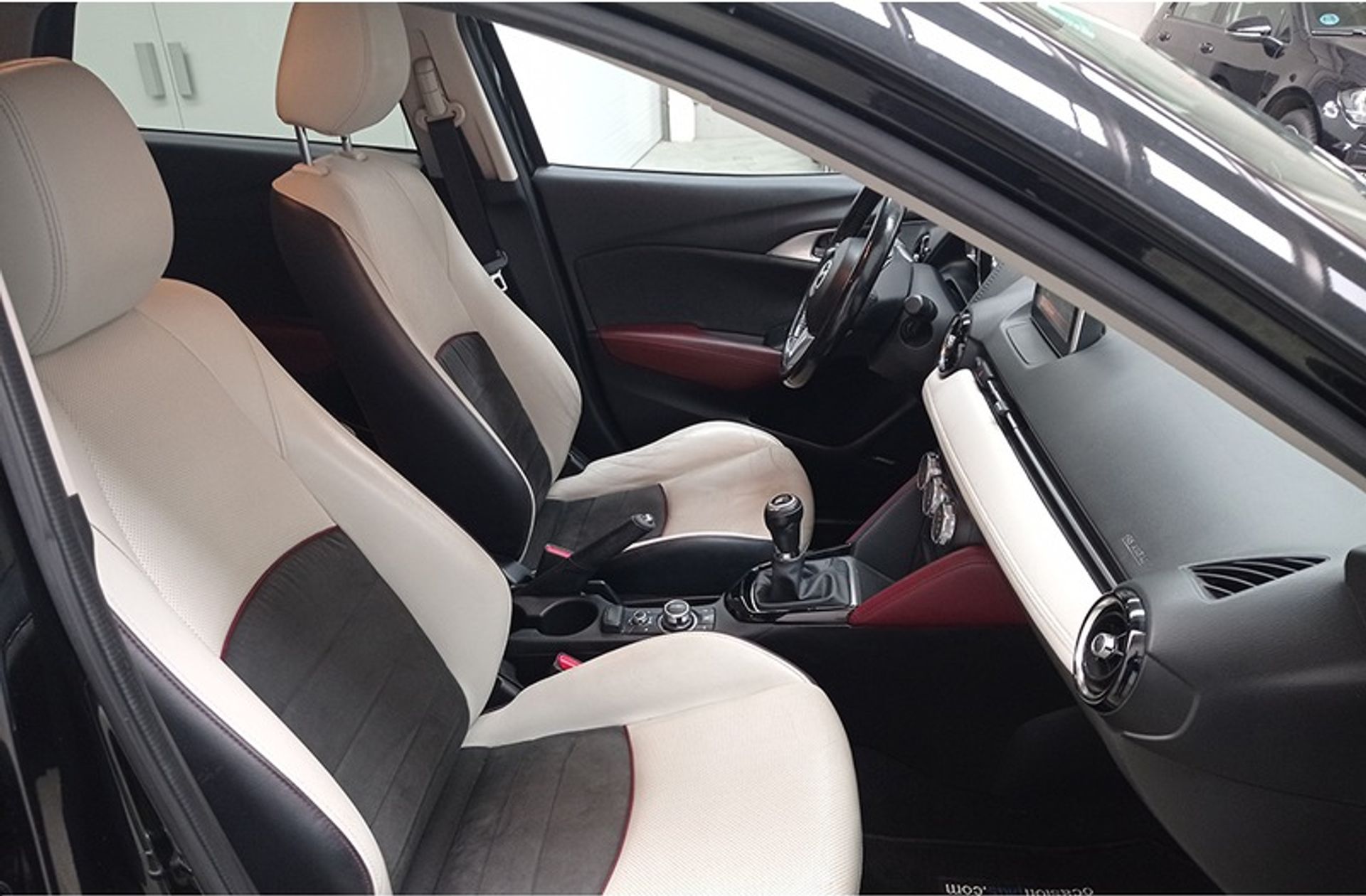 Mazda CX-3 1.5 DE Skyactiv Luxury 2WD - foto 19