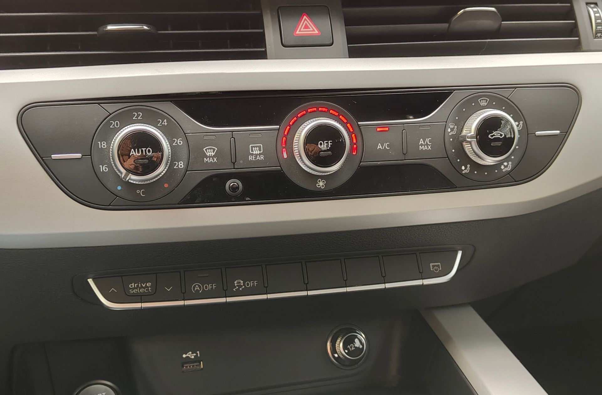 Audi A4 Avant Advanced 35 TFSI S tronic - foto 32