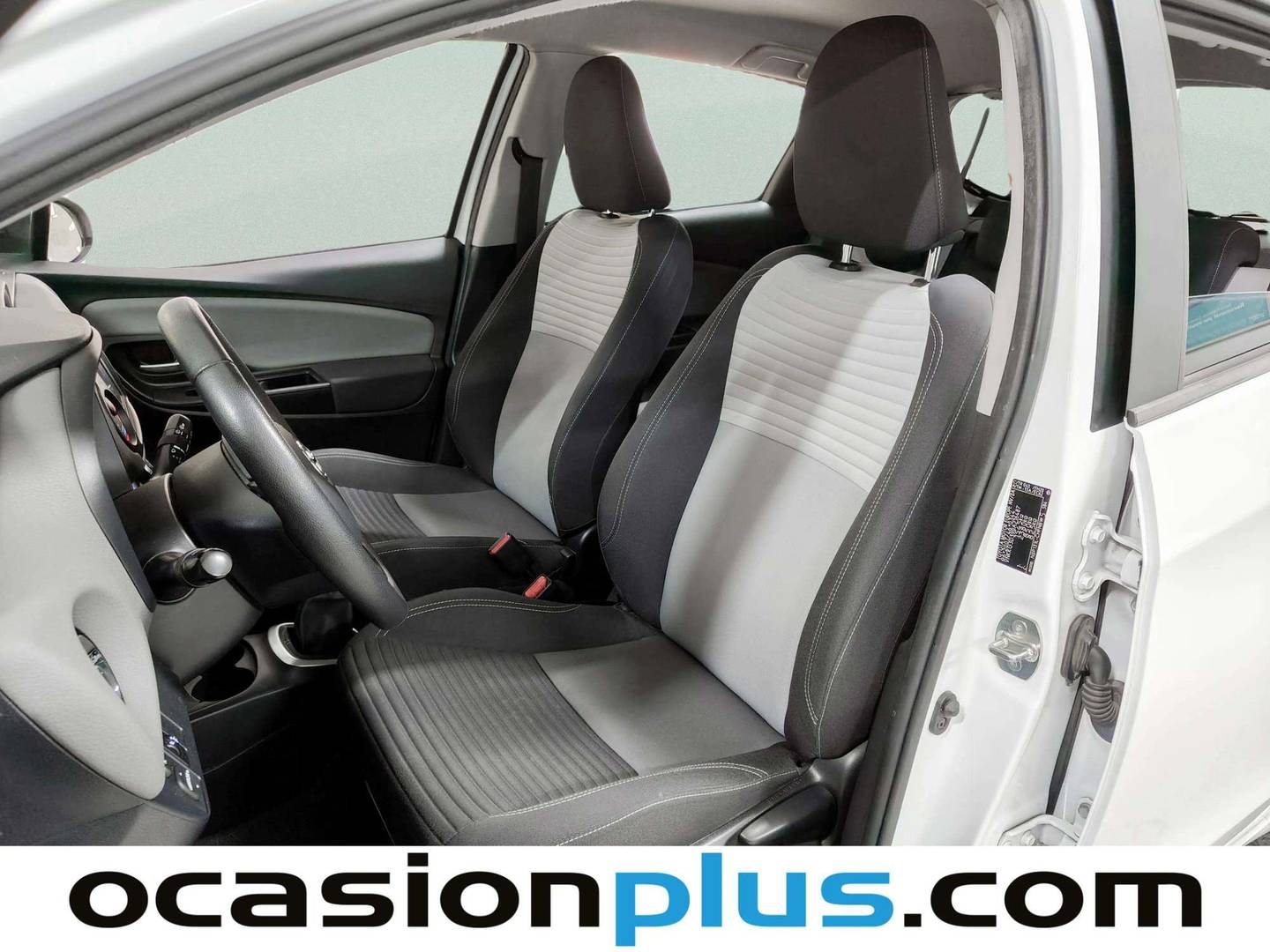 Foto asientos delanteros Toyota Yaris Toyota Yaris 1.5 Feel! Edition (111 CV)