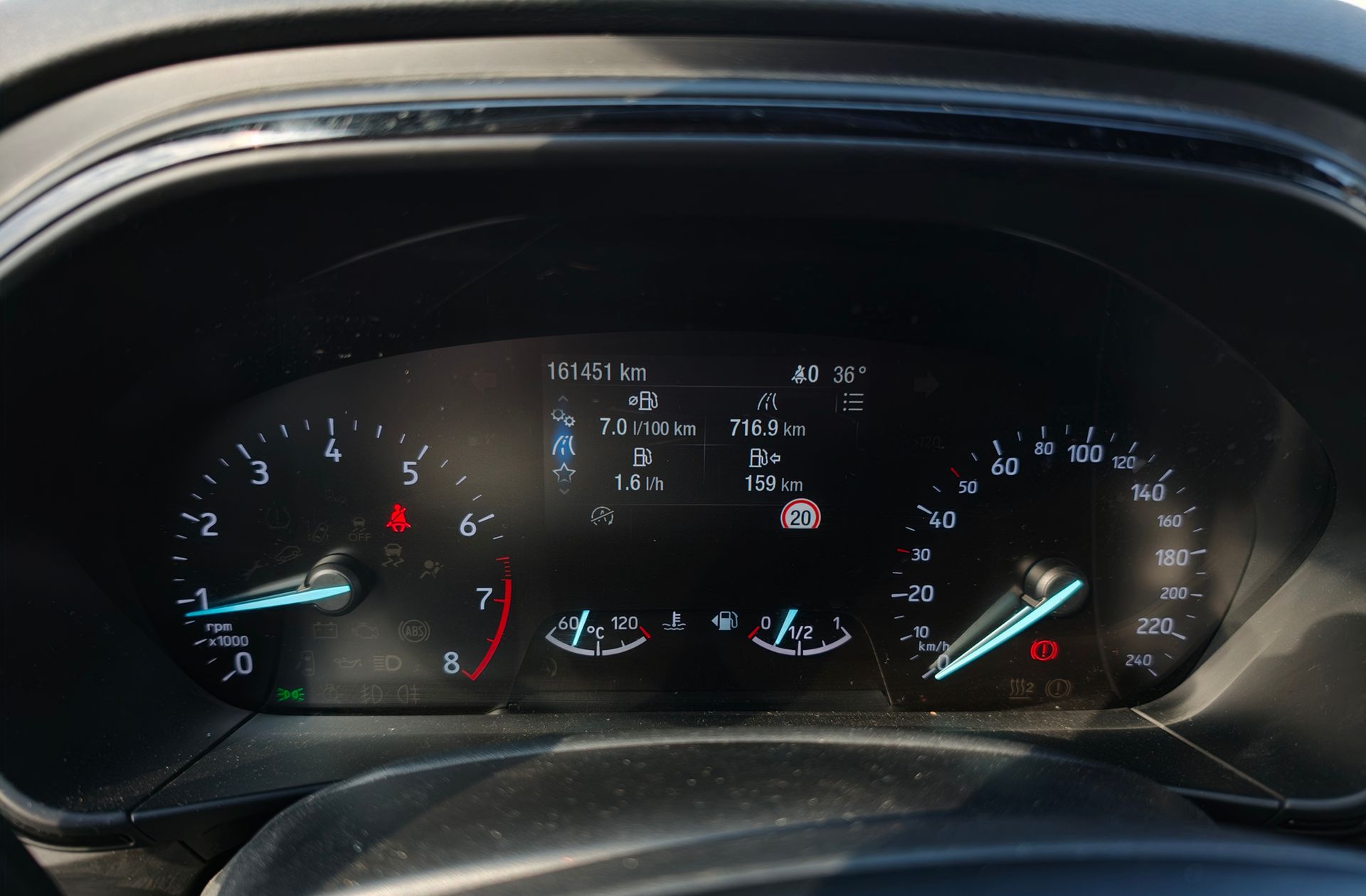 Ford Focus 1.0 EcoBoost ST-Line - foto 25