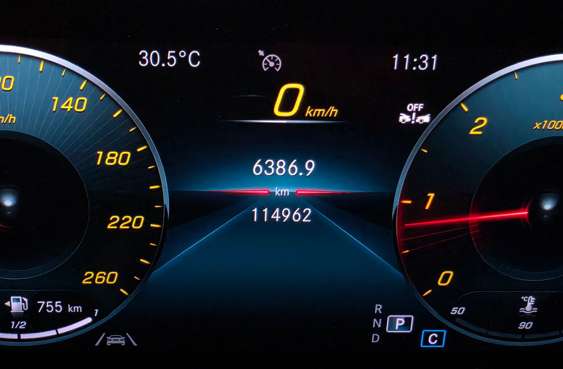 Mercedes-Benz GLA 200 D - foto 11