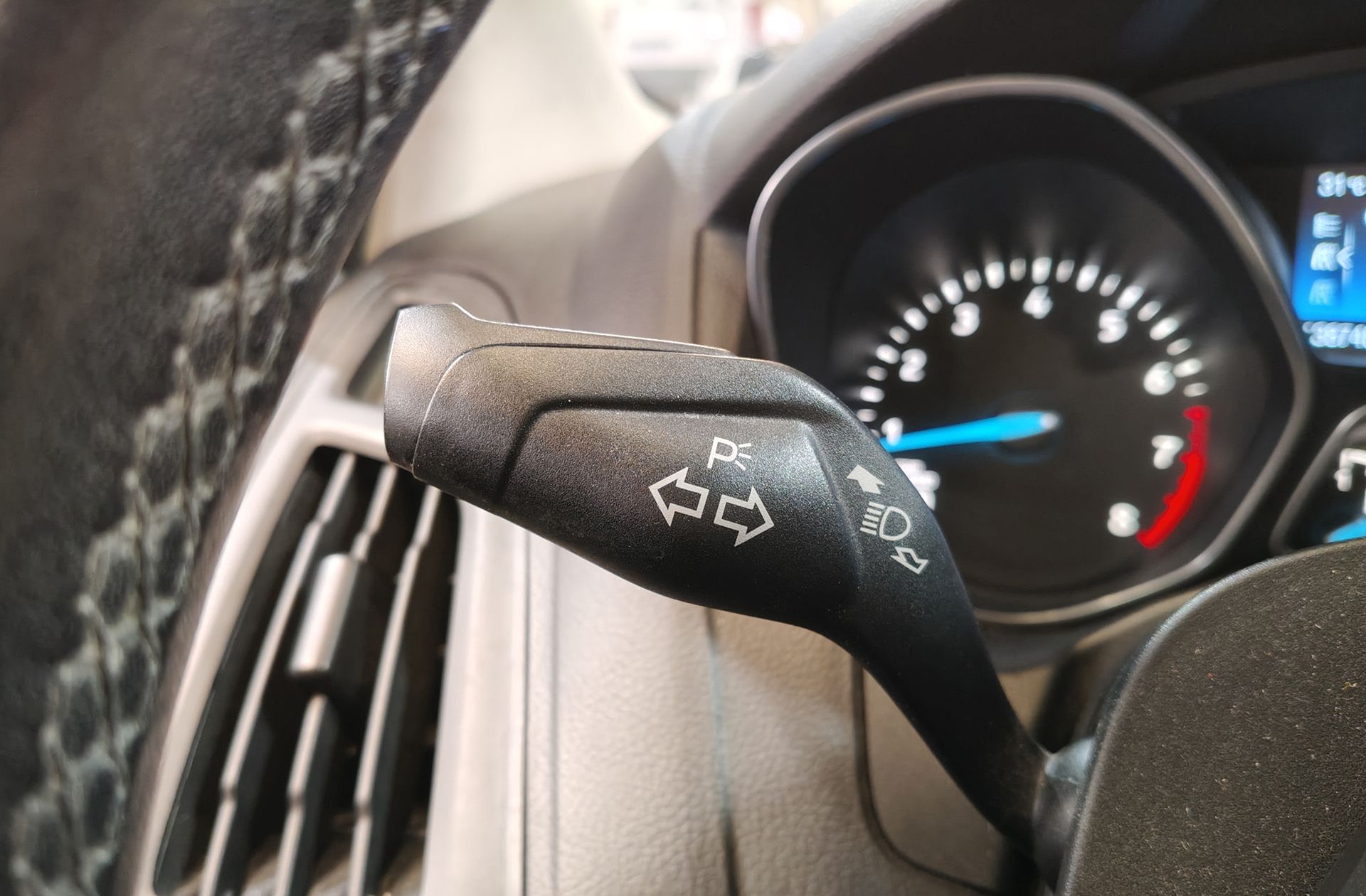 Ford Focus 1.0 EcoBoost Business - foto 23