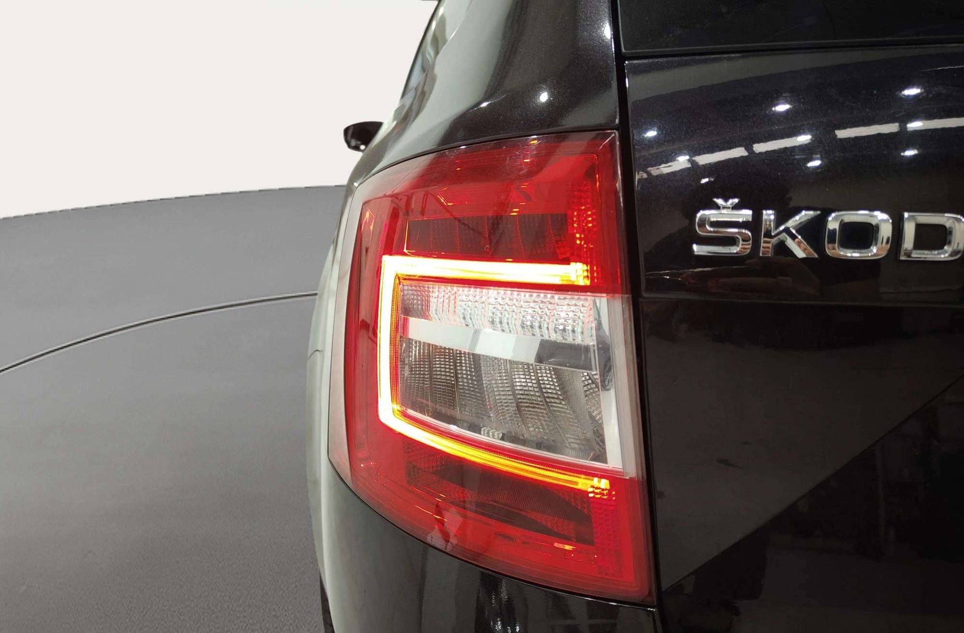 Škoda Octavia Combi Combi 1.5 TSI Ambition DSG - foto 16