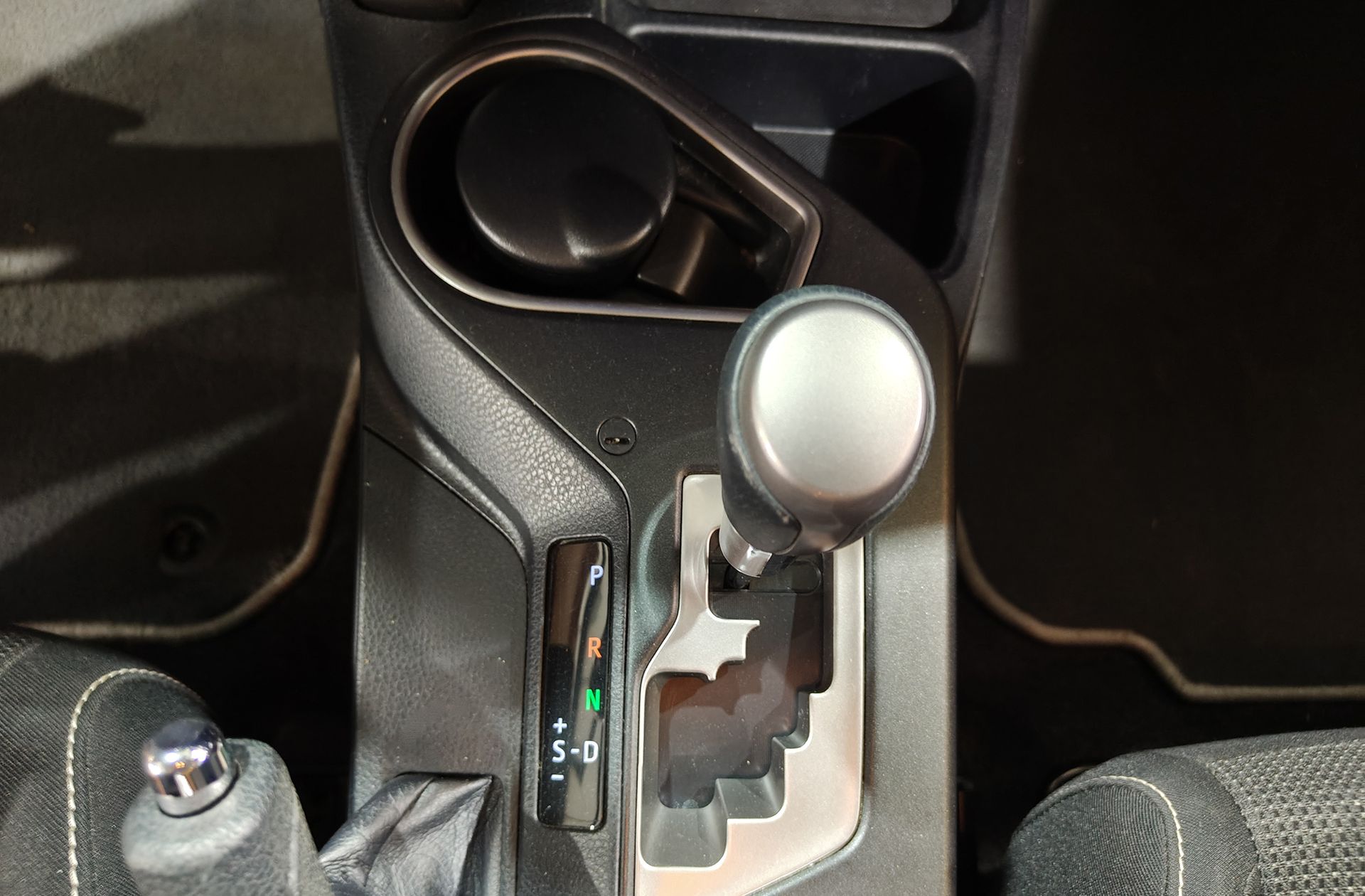 Toyota RAV4 2.5l hybrid Advance 2WD - foto 5