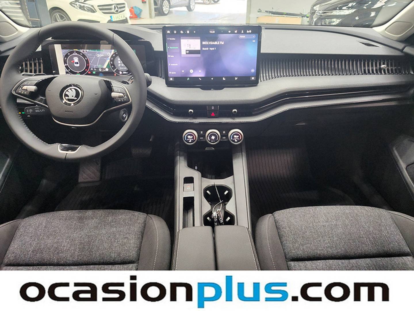 Foto Skoda Superb Skoda Superb 1.5 TSI m-HEV Essence DSG (150 CV)